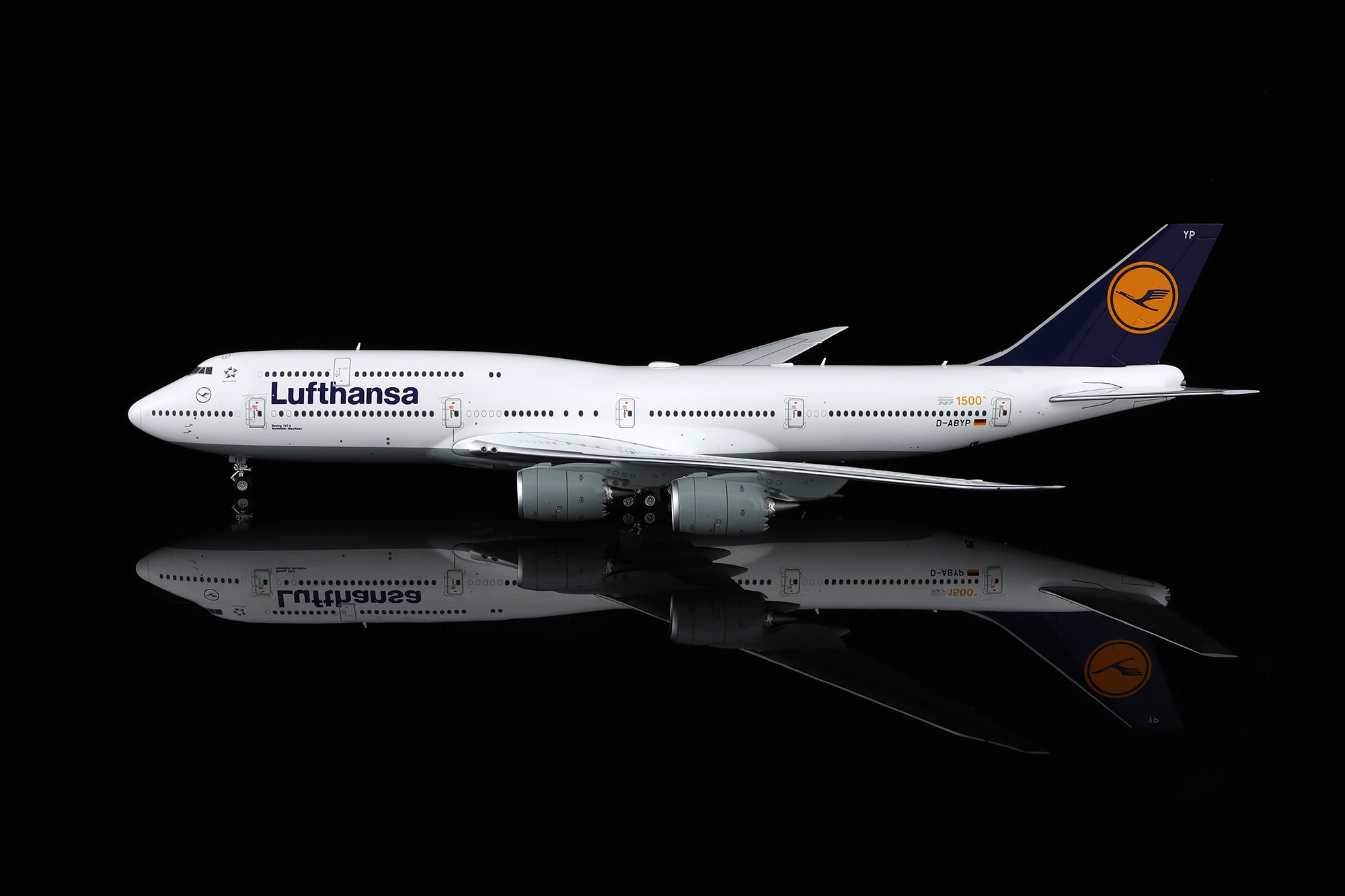 Lufthansa B747-8 D-ABYP – Scale 1:200 Diecast Model – SQ wings L2106/L2106FD