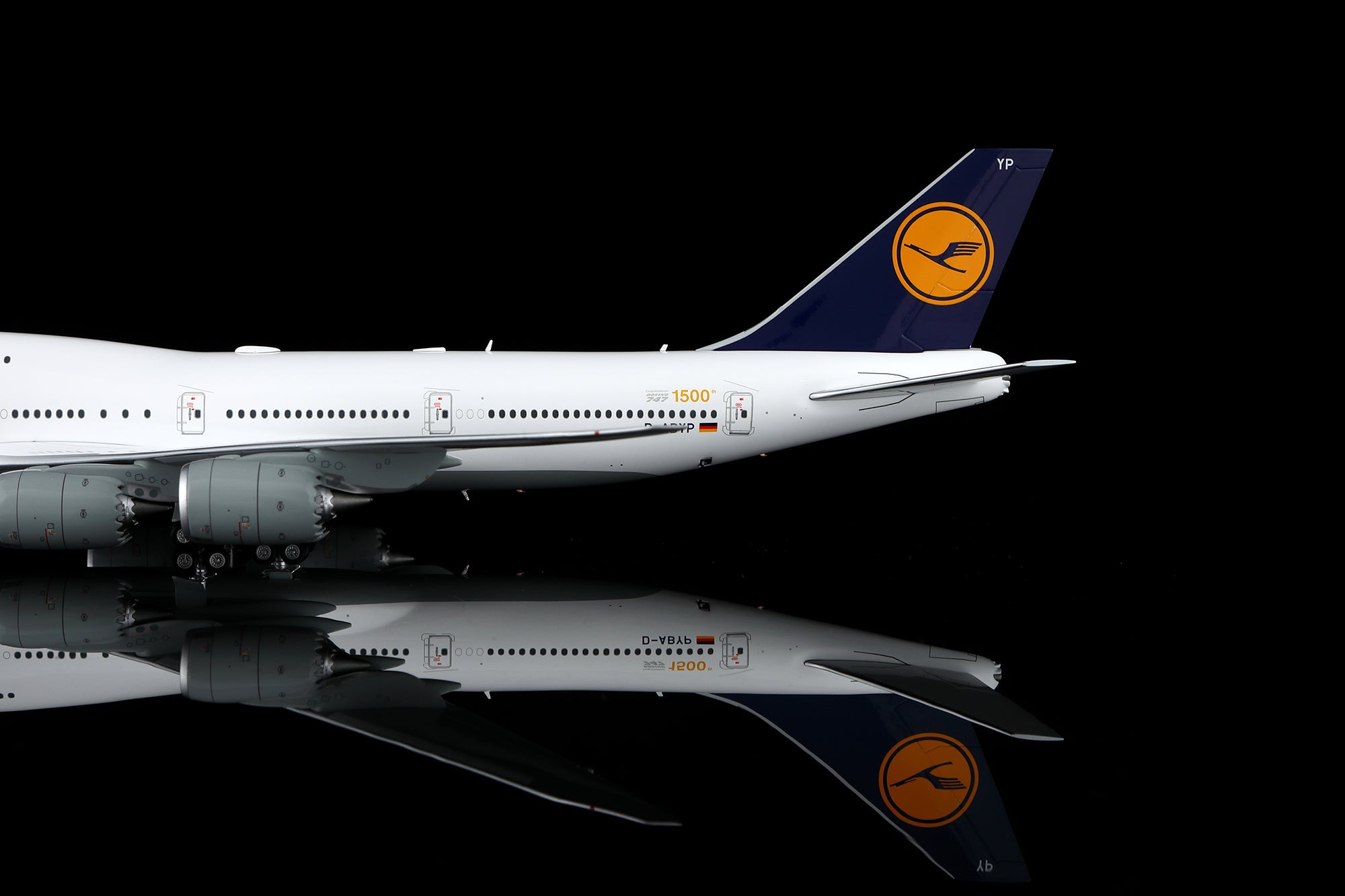 Lufthansa B747-8 D-ABYP – Scale 1:200 Diecast Model – SQ wings L2106/L2106FD - Gallery 3