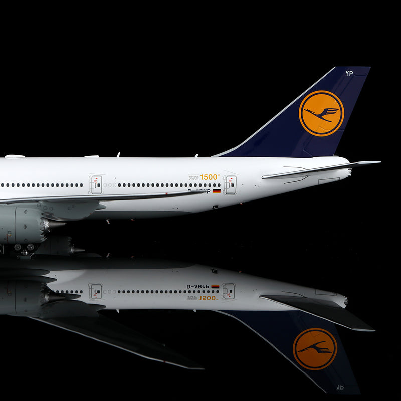 Lufthansa B747-8 D-ABYP – Scale 1:200 Diecast Model – SQ wings L2106/L2106FD - Image 3