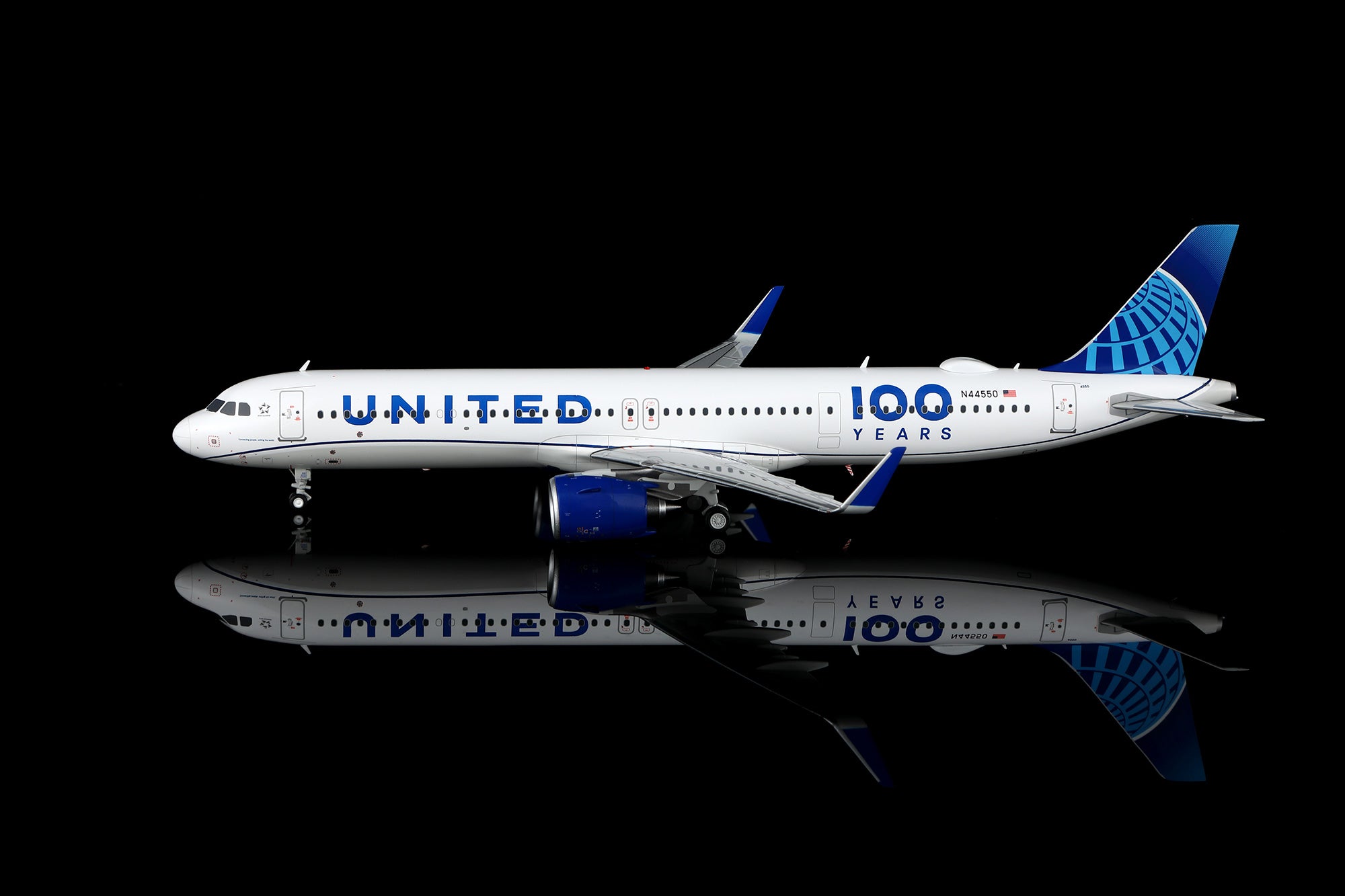 United Airlines A321neo "100 Years" N44550 – Scale 1:200 Diecast Model – SQ wings L2346/L2346FD - Gallery 3