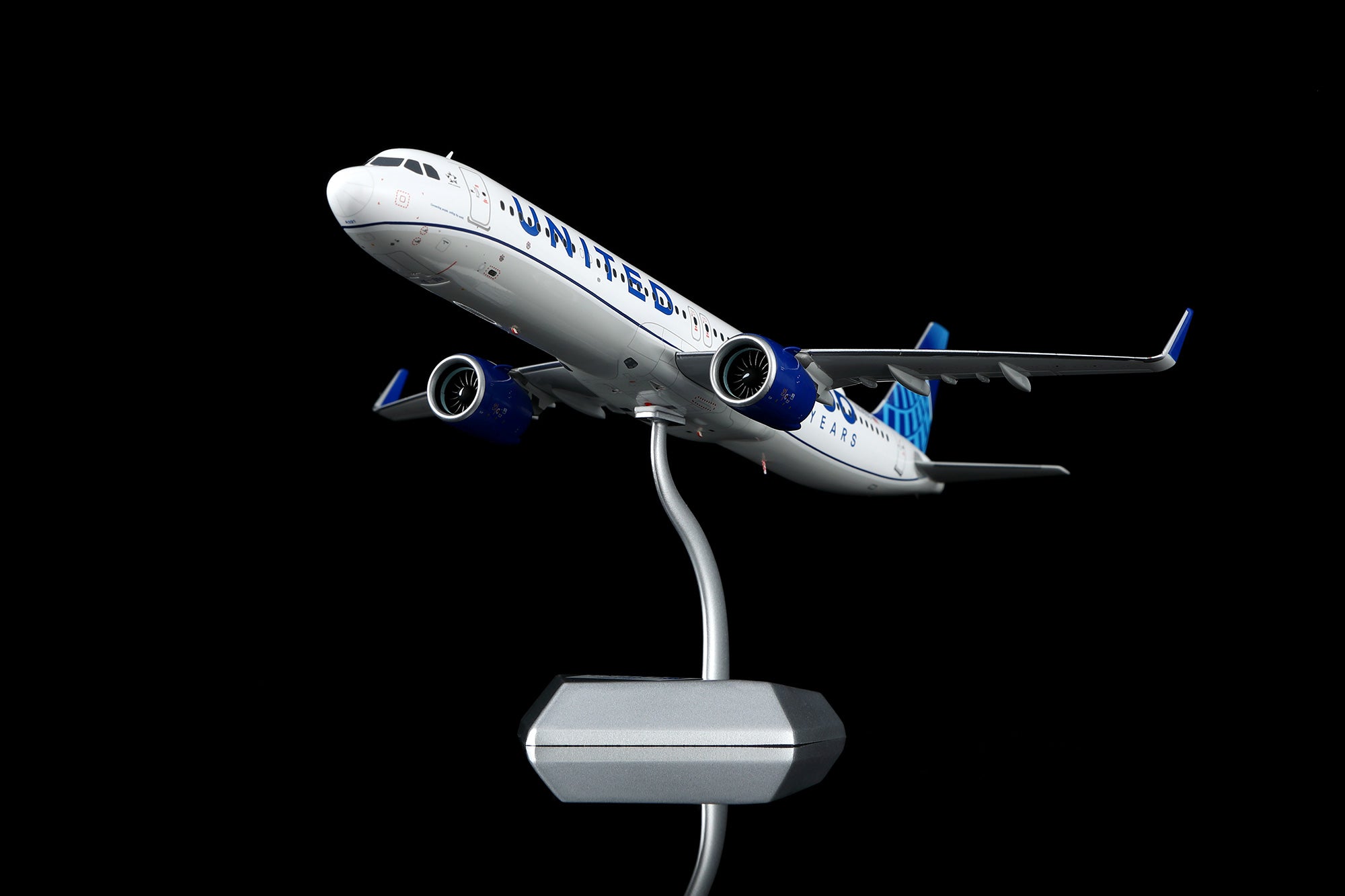 United Airlines A321neo "100 Years" N44550 – Scale 1:200 Diecast Model – SQ wings L2346/L2346FD - Gallery 1