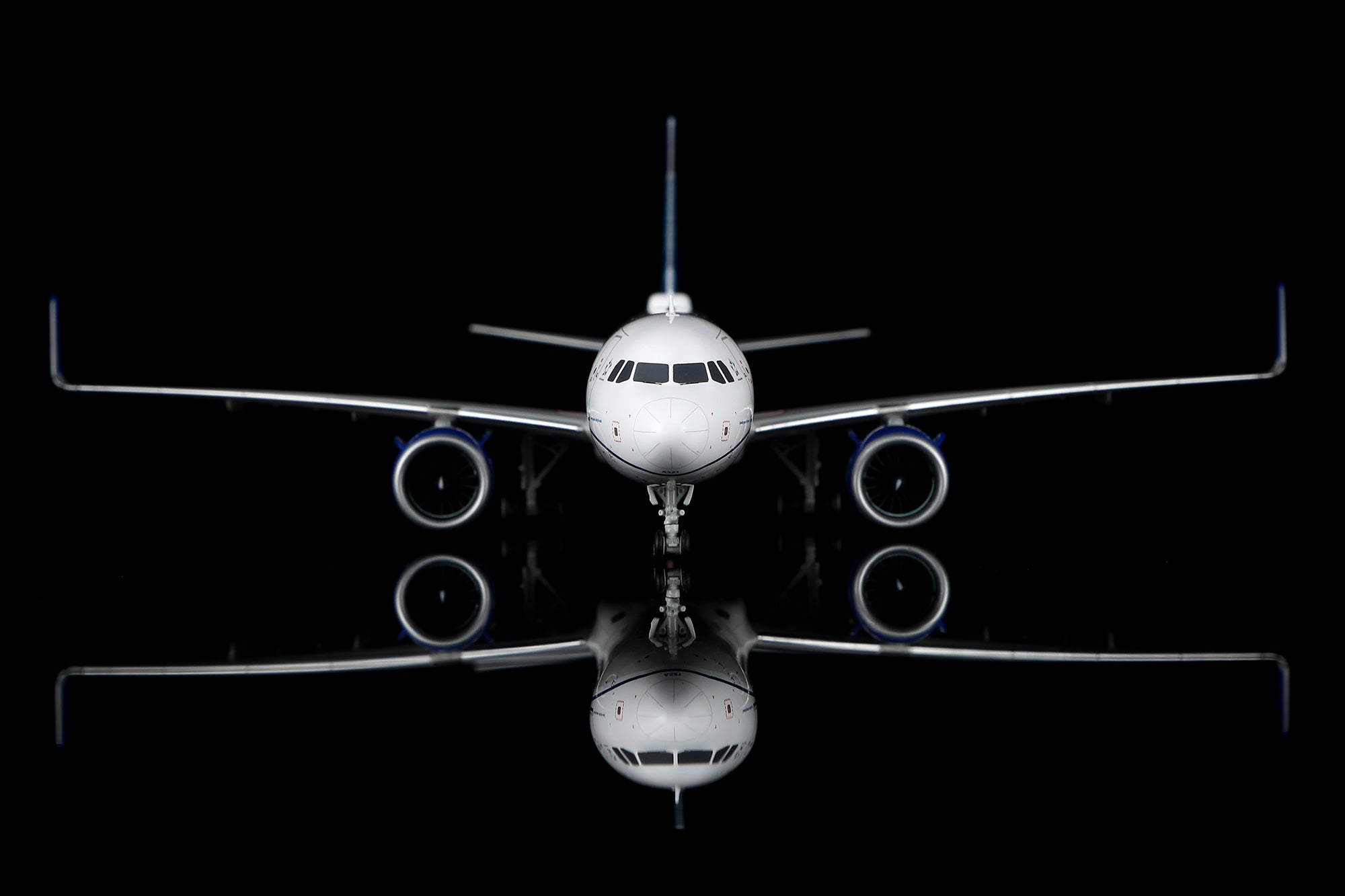 United Airlines A321neo "100 Years" N44550 – Scale 1:200 Diecast Model – SQ wings L2346/L2346FD - Gallery 7