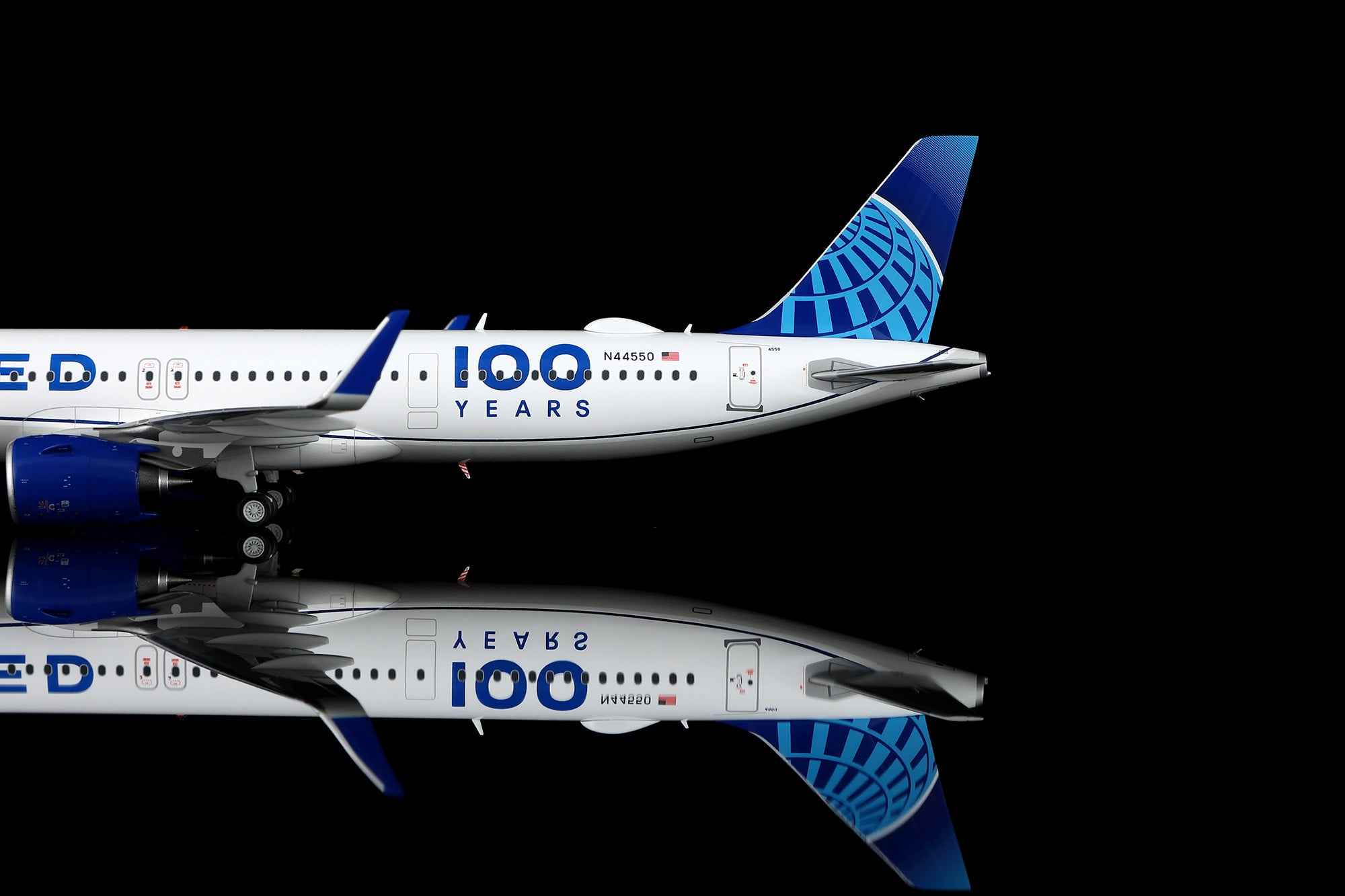 United Airlines A321neo "100 Years" N44550 – Scale 1:200 Diecast Model – SQ wings L2346/L2346FD - Gallery 11