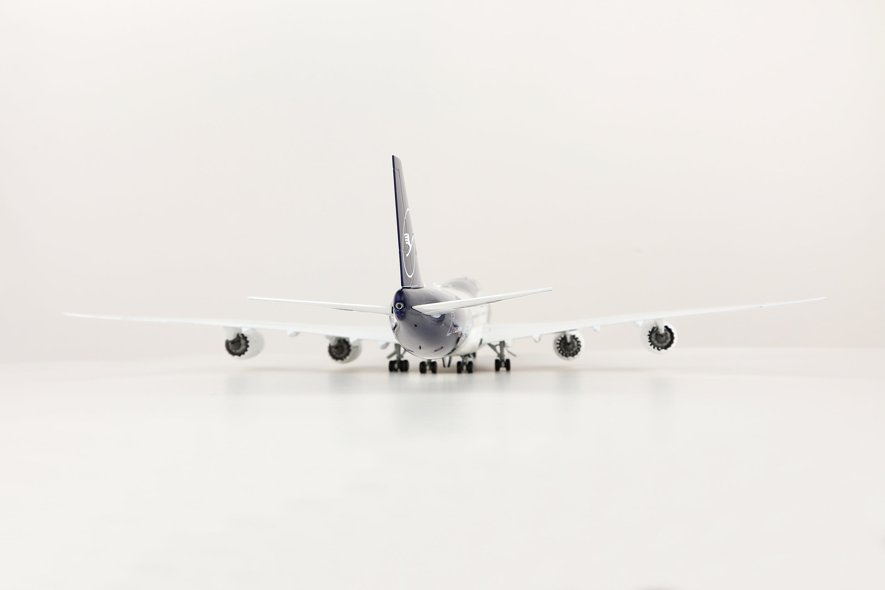 Lufthansa B747-8 "100th Anniversary" D-ABYN – Scale 1:200 Diecast Model – SQ wings L2355/L2355FD PRE ORDER - Gallery 8
