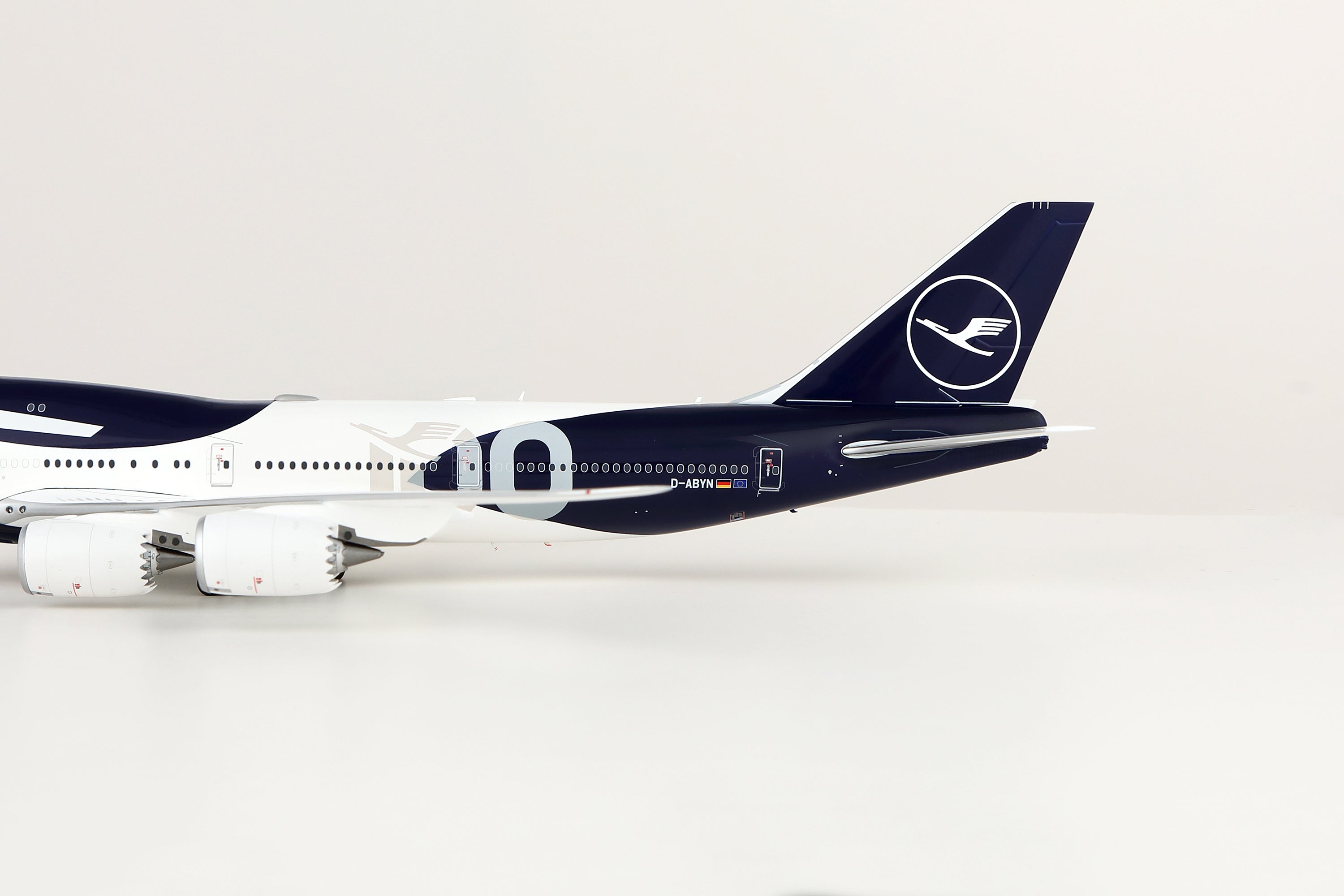 Lufthansa B747-8 "100th Anniversary" D-ABYN – Scale 1:200 Diecast Model – SQ wings L2355/L2355FD