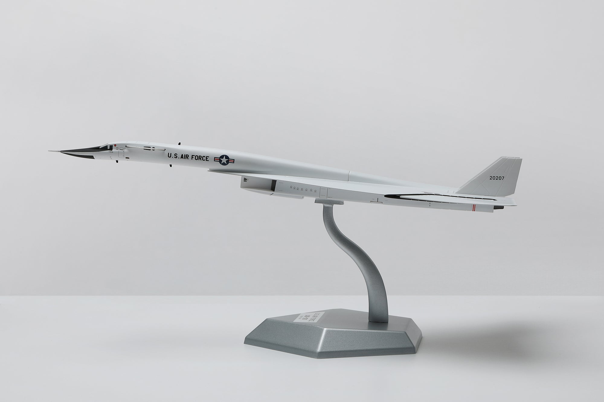 USAF XB-70 20207 – Scale 1:200 Diecast Model – SQ wings L2139 - Gallery 3