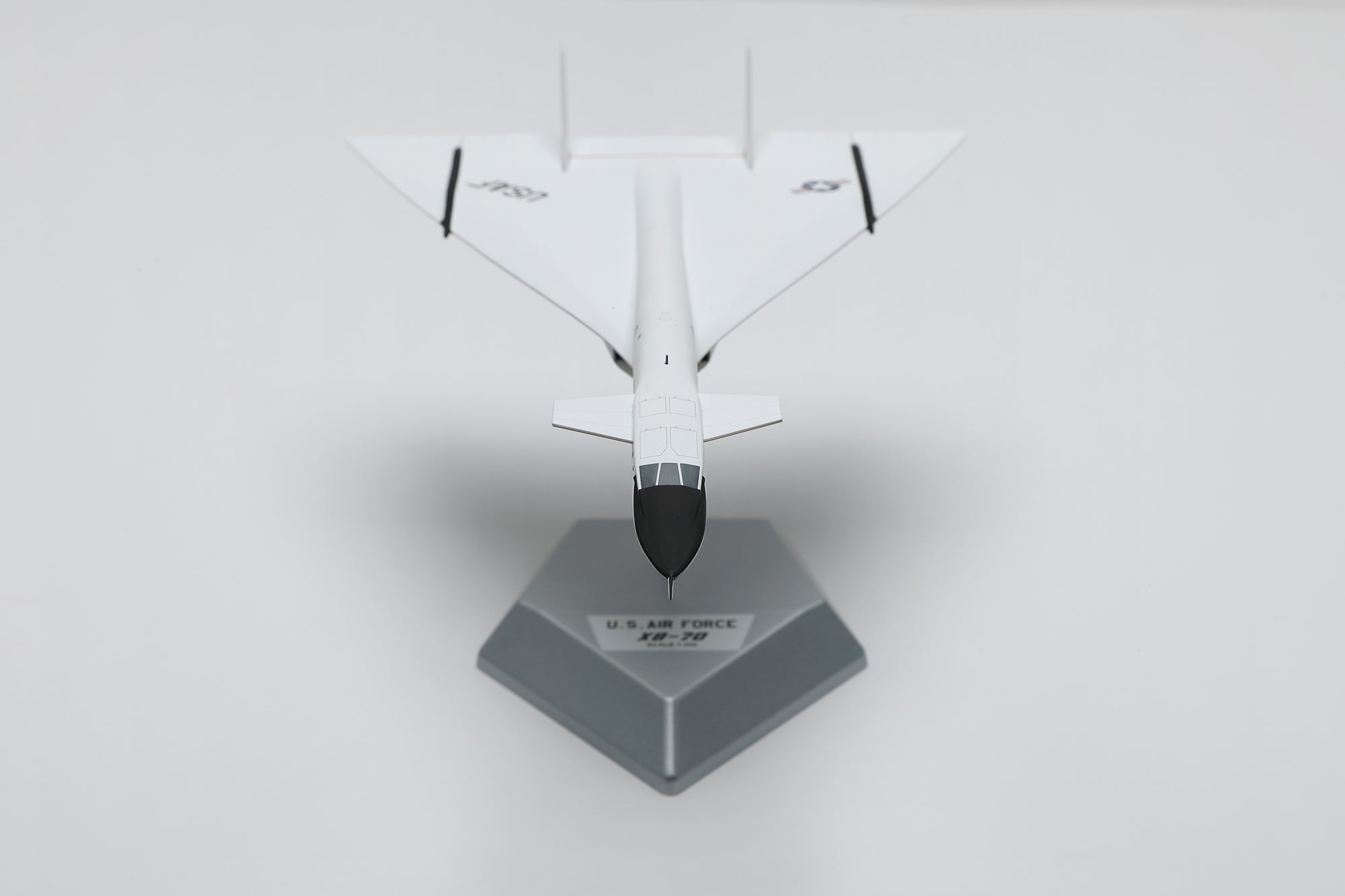 USAF XB-70 20207 – Scale 1:200 Diecast Model – SQ wings L2139 - Gallery 4