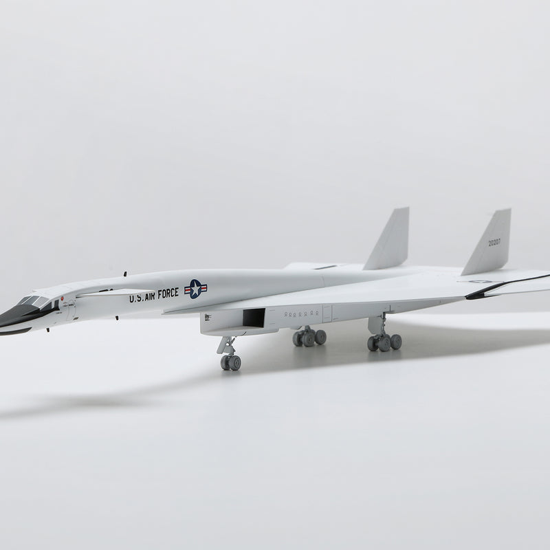 USAF XB-70 20207 – Scale 1:200 Diecast Model – SQ wings L2139 - Image 2