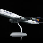 Lufthansa B747-8 D-ABYP – Scale 1:200 Diecast Model – SQ wings L2106/L2106FD - Thumbnail 11