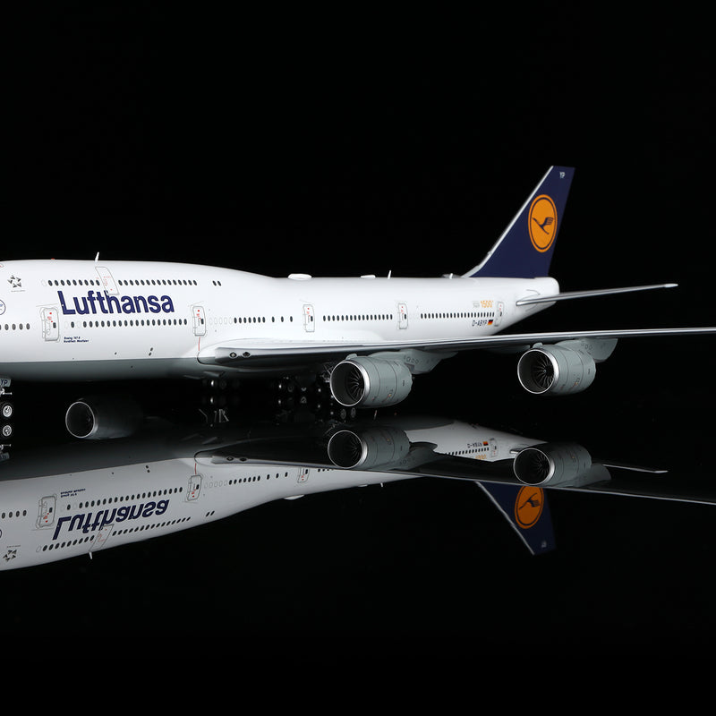 Lufthansa B747-8 D-ABYP – Scale 1:200 Diecast Model – SQ wings L2106/L2106FD - Image 8