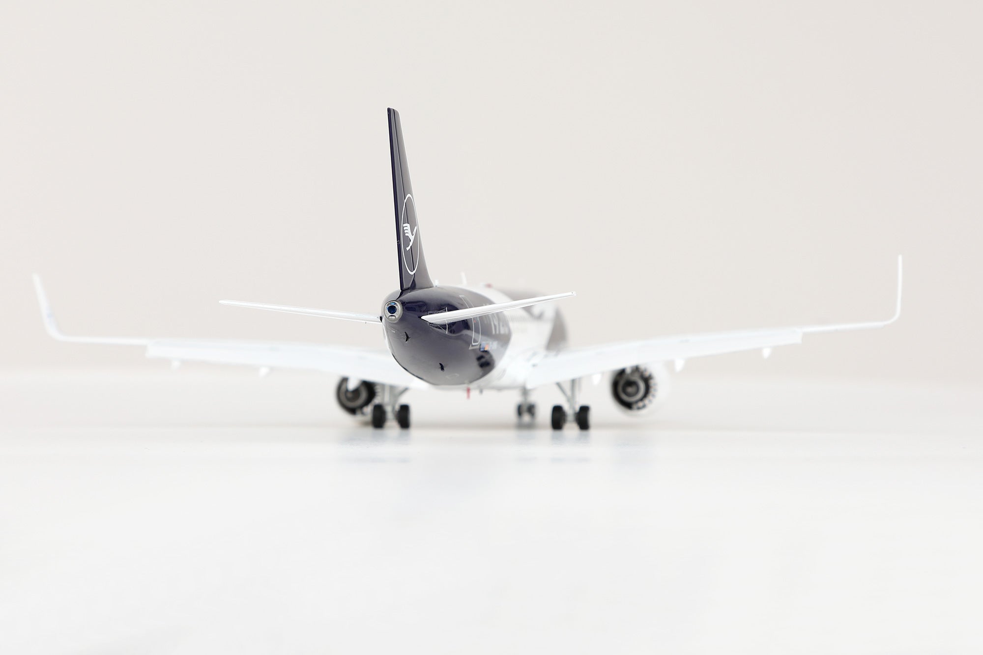 Lufthansa A320neo "100th Anniversary" D-AING – Scale 1:200 Diecast Model – SQ wings L2345/L2345FD - Gallery 10