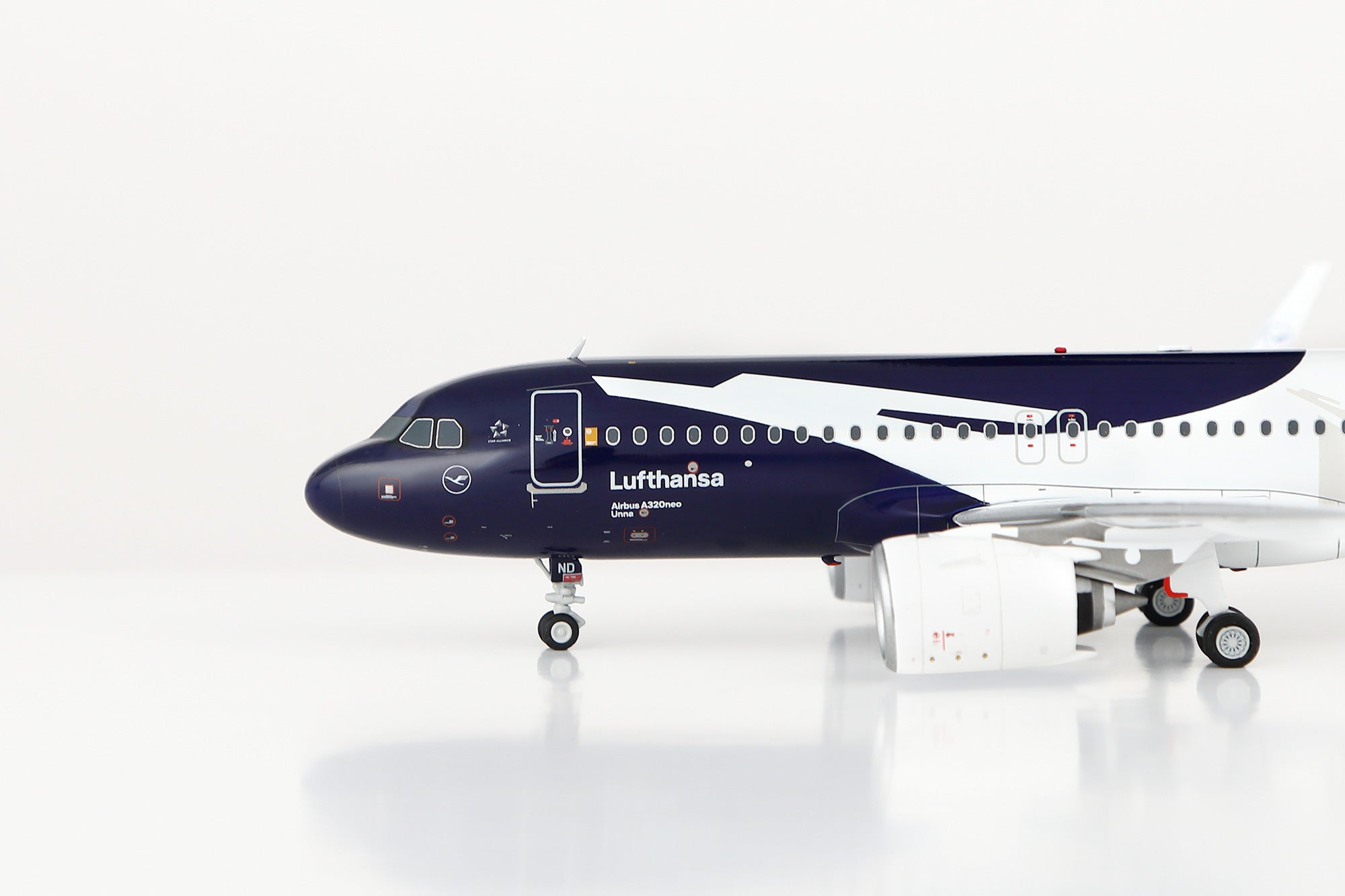 Lufthansa A320neo "100th Anniversary" D-AIND – Scale 1:200 Diecast Model – SQ wings L2353/L2353FD - Gallery 5