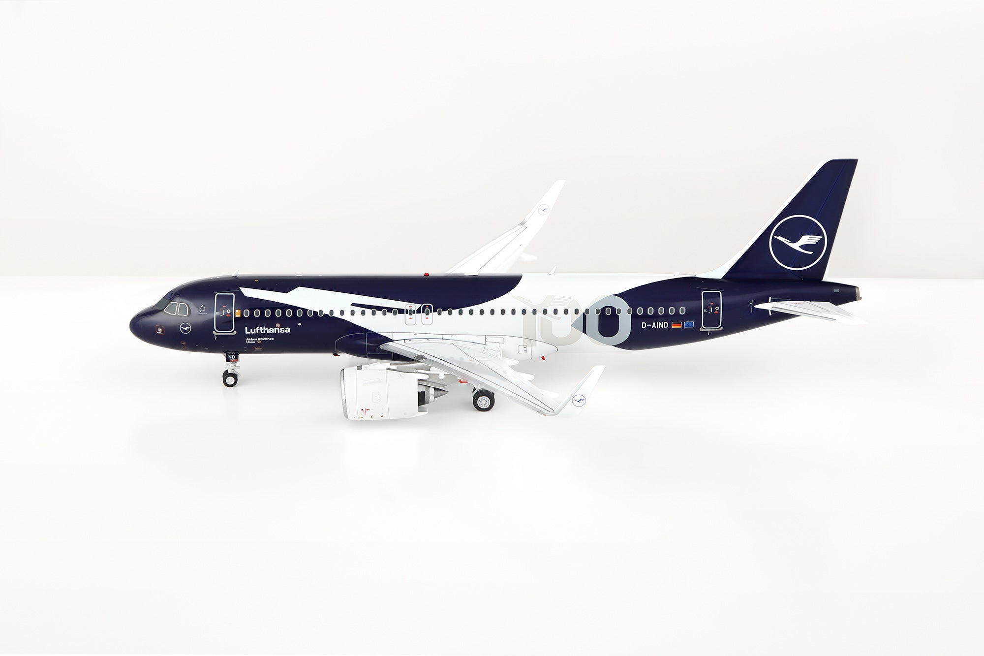 Lufthansa A320neo "100th Anniversary" D-AIND – Scale 1:200 Diecast Model – SQ wings L2353/L2353FD - Gallery 3