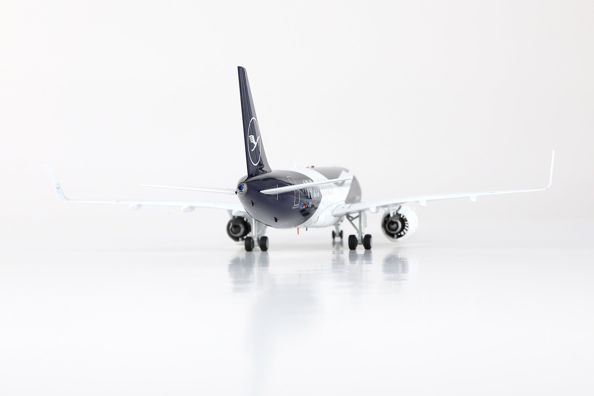 Lufthansa A320neo "100th Anniversary" D-AIND – Scale 1:200 Diecast Model – SQ wings L2353/L2353FD - Gallery 11