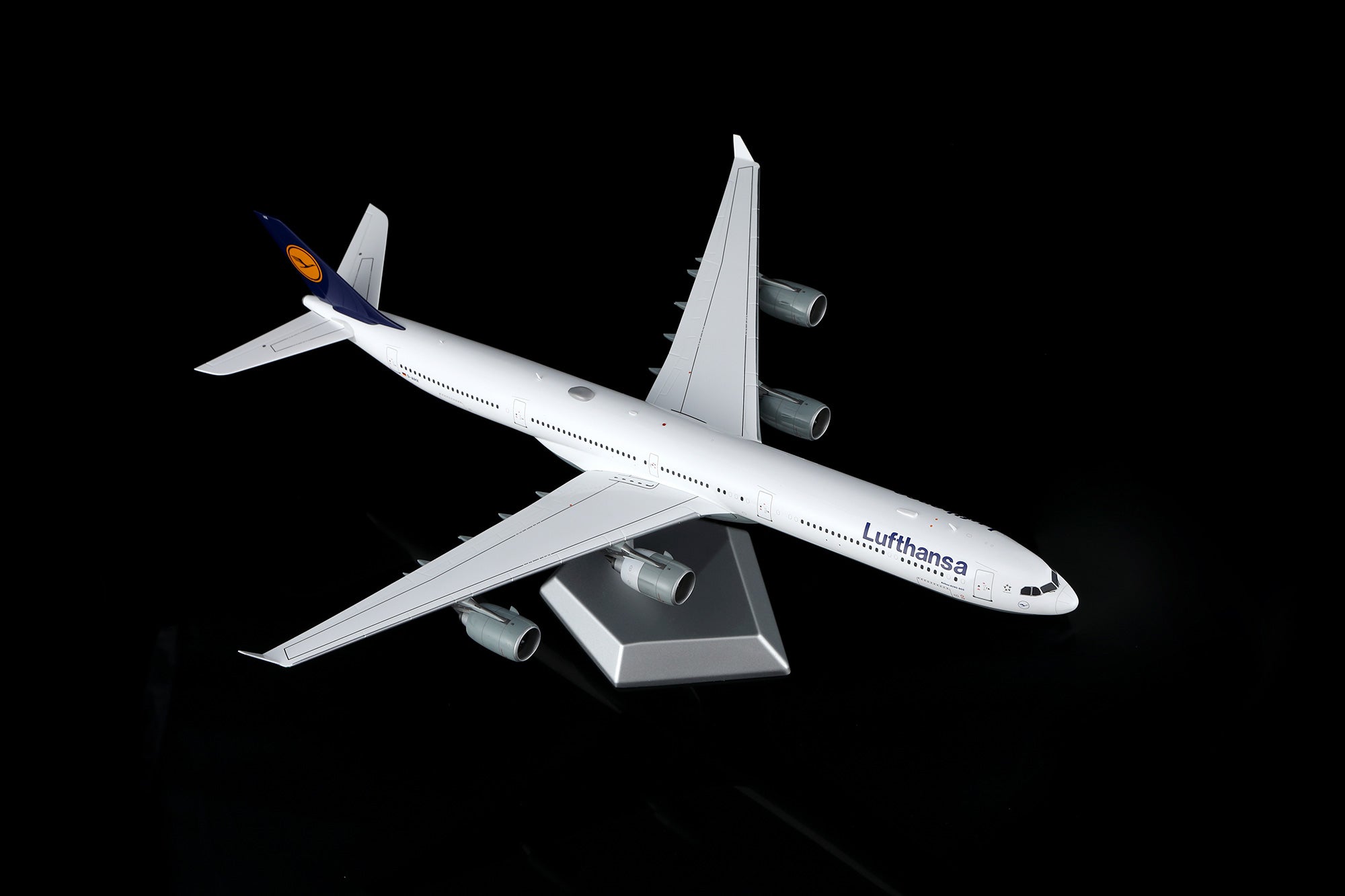 Lufthansa A340-600 D-AIHX – Scale 1:200 Diecast Model – SQ wings L2293 - Gallery 10