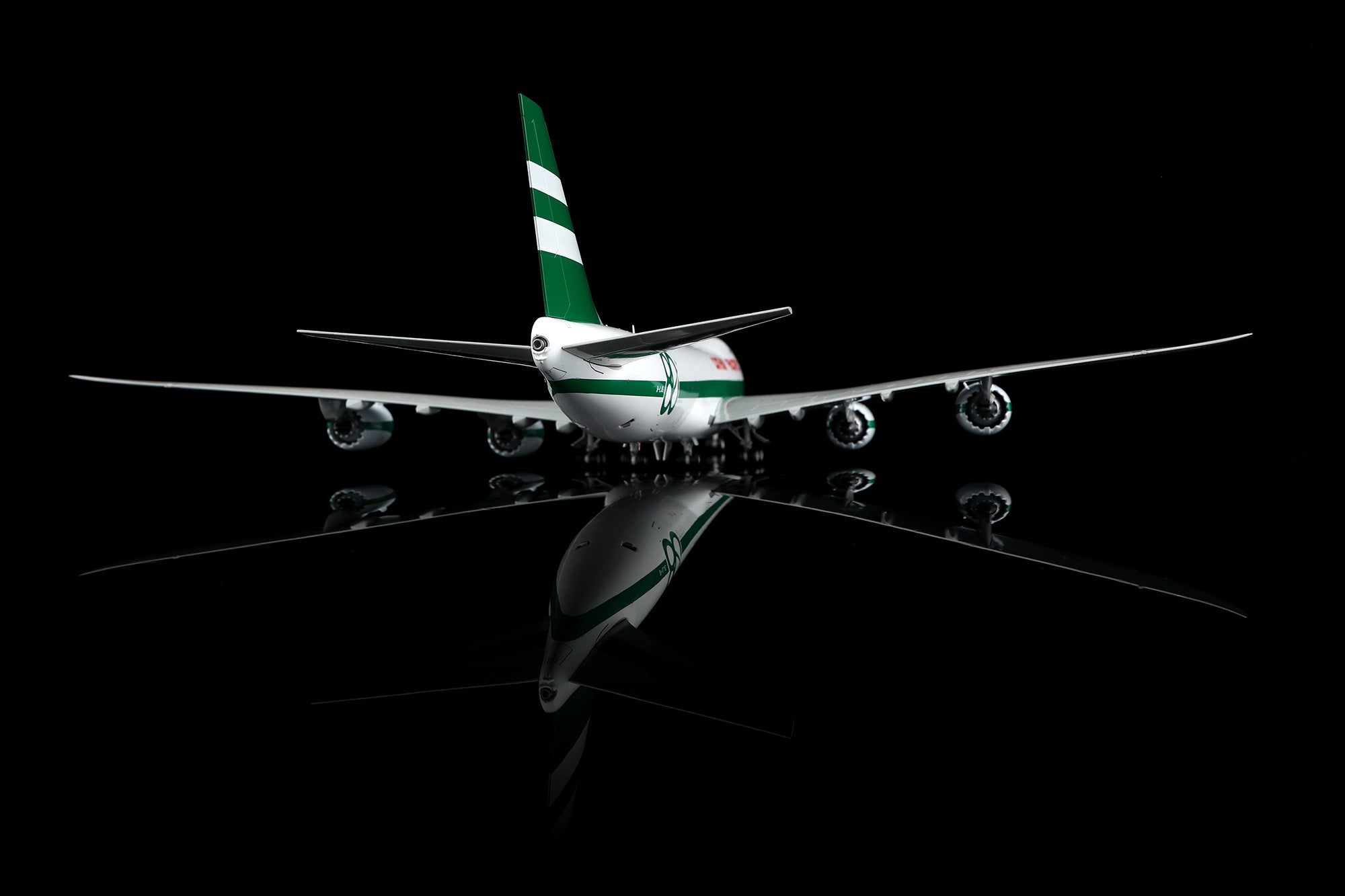 Cathay Pacific B747-8F "80th Anniversary Retro" B-LJE – Scale 1:200 Diecast Model – SQ wings L2337/L2337FD/L2337C