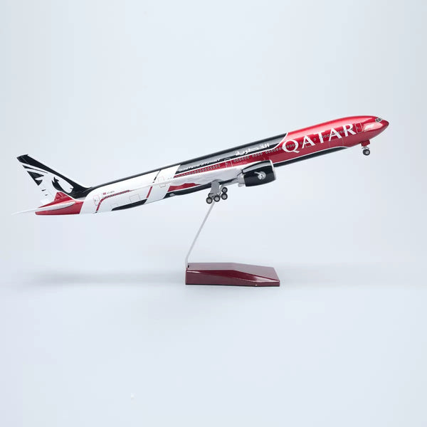 Qatar Airways Boeing 777-300ER Formula 1 Special Livery 1:135 – 47 cm / 18.5 in – LED Lights - Secondary