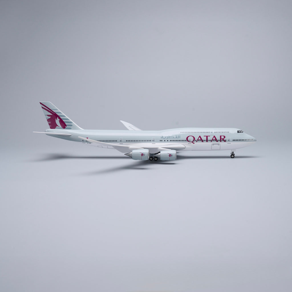 B747 QATAR - SCALE 1/150 - 47CM - 18.5 IN - AIRPLANE MODEL