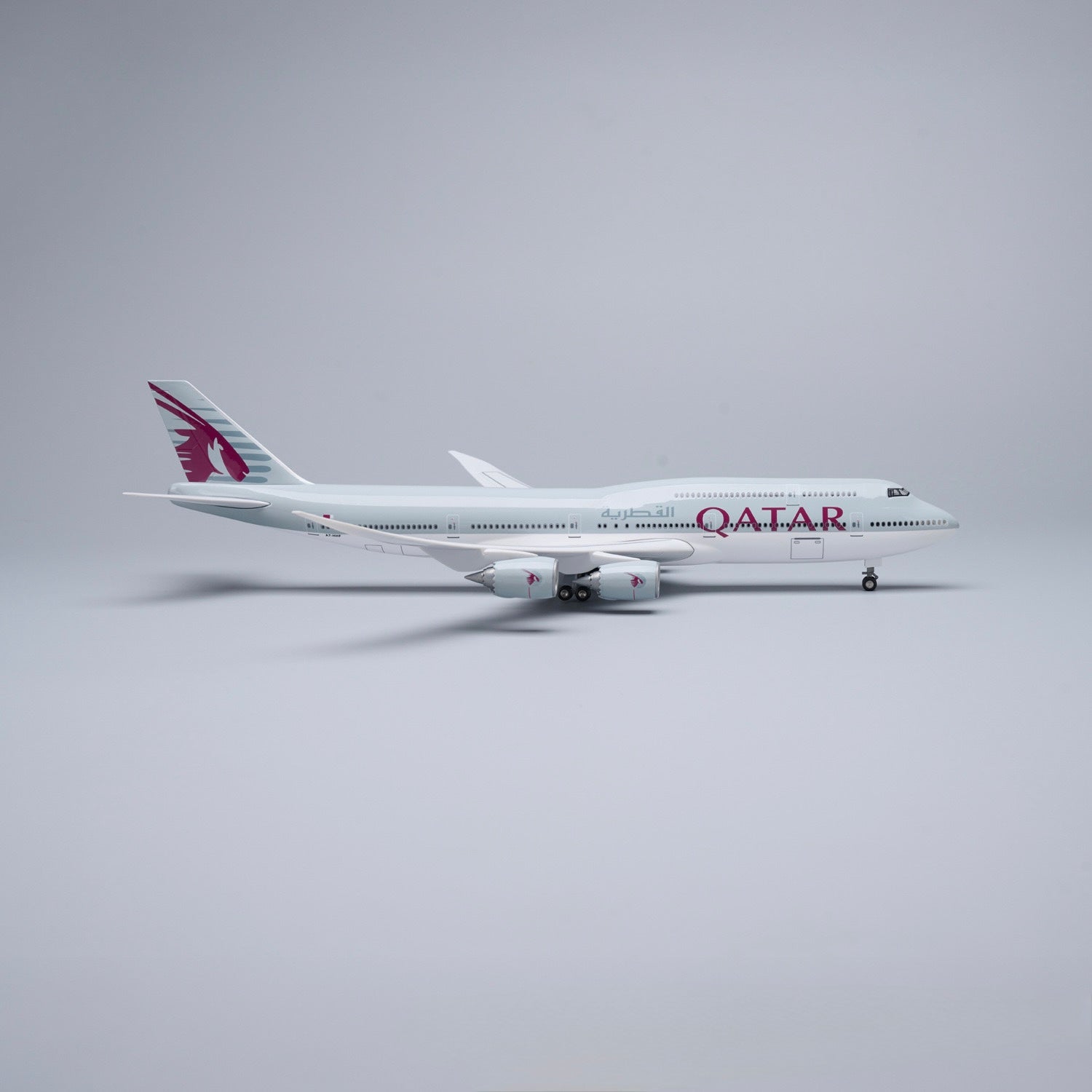 B747 QATAR - SCALE 1/150 - 47CM - 18.5 IN - AIRPLANE MODEL