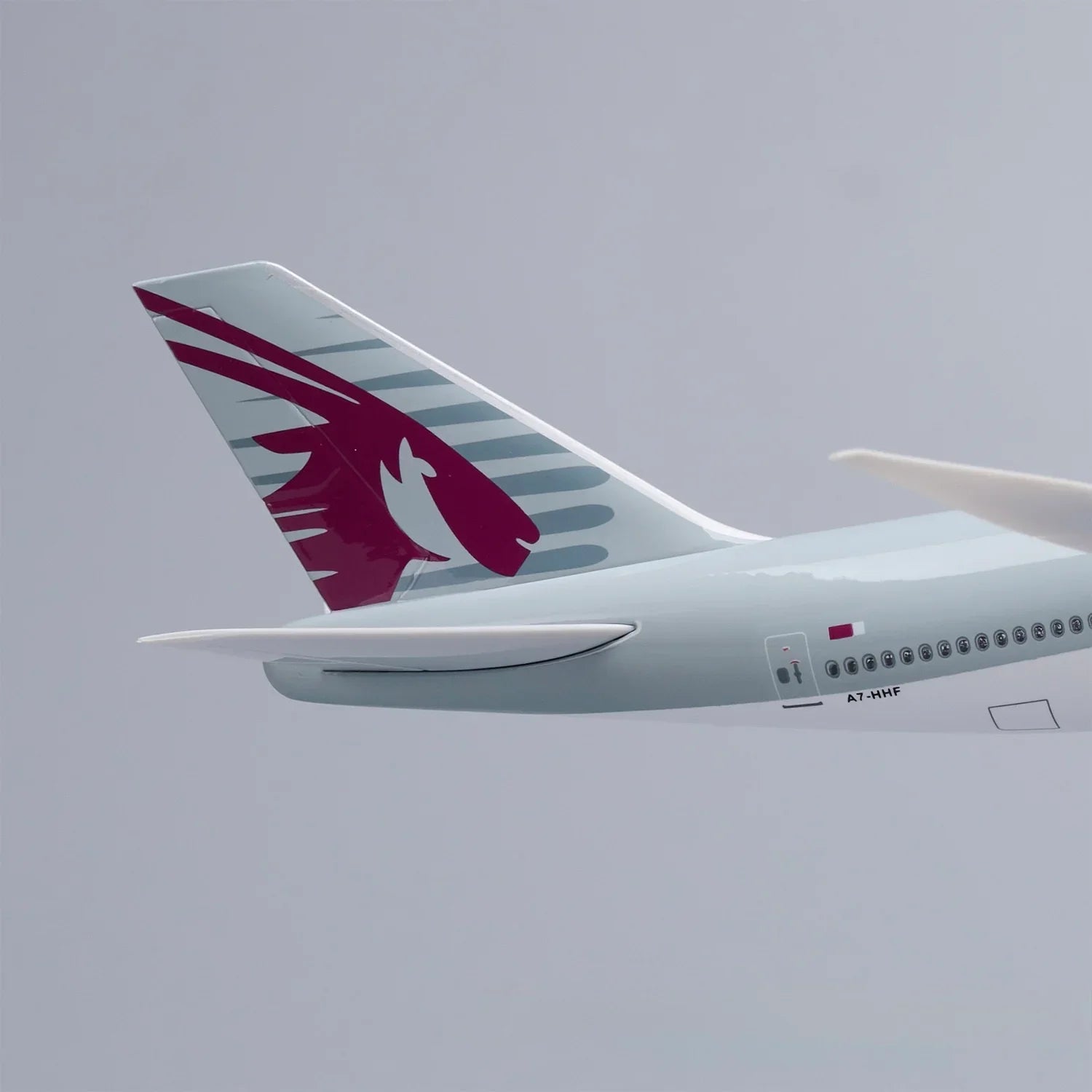 B747 QATAR - SCALE 1/150 - 47CM - 18.5 IN - AIRPLANE MODEL - Gallery 6