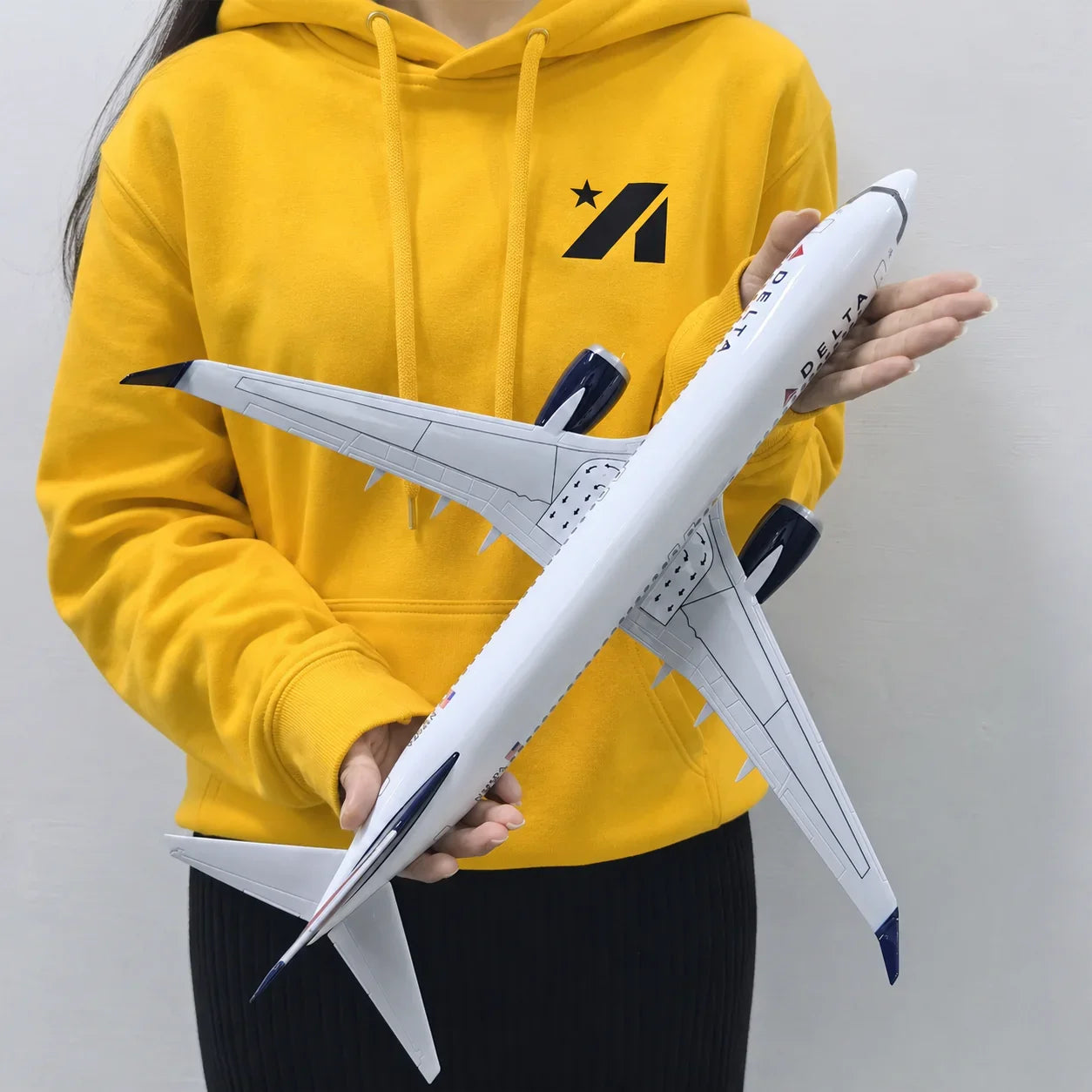 Boeing 737-800 Delta 1:80 – 47 cm / 18.5 in – LED Lights - Gallery 8
