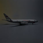 Avión presidencial de Rusia Ilyushin Il-96-300 1:120 – 46 cm / 18.1 in – Luces LED - Thumbnail 10