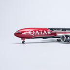 Qatar Airways Boeing 777-300ER Formula 1 Special Livery 1:135 – 47 cm / 18.5 in – LED Lights