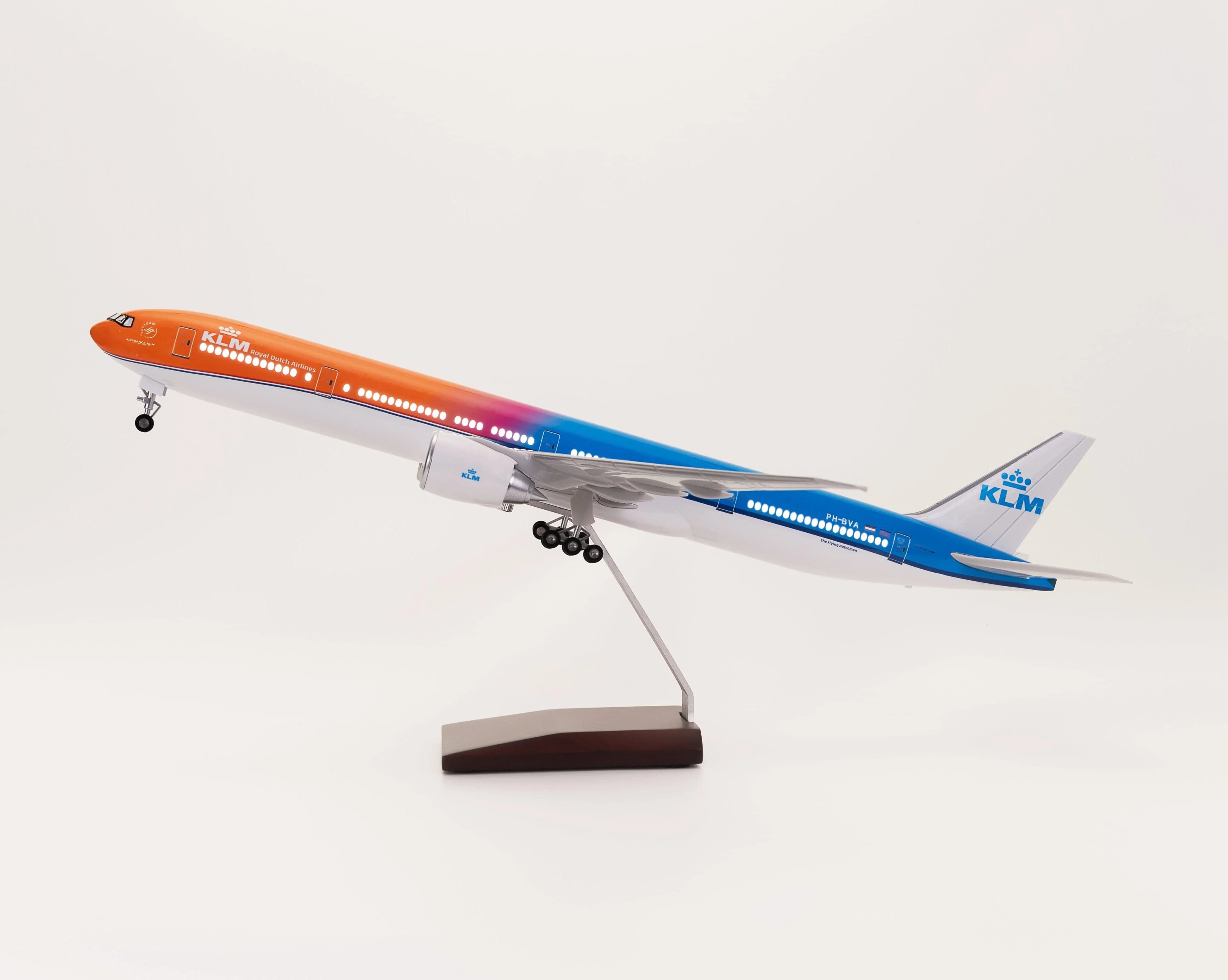 B777  KLM - ORANGE PRIDE - Scale 1/157 - 47cm - 18.5 in - Airplane Model - Gallery 7