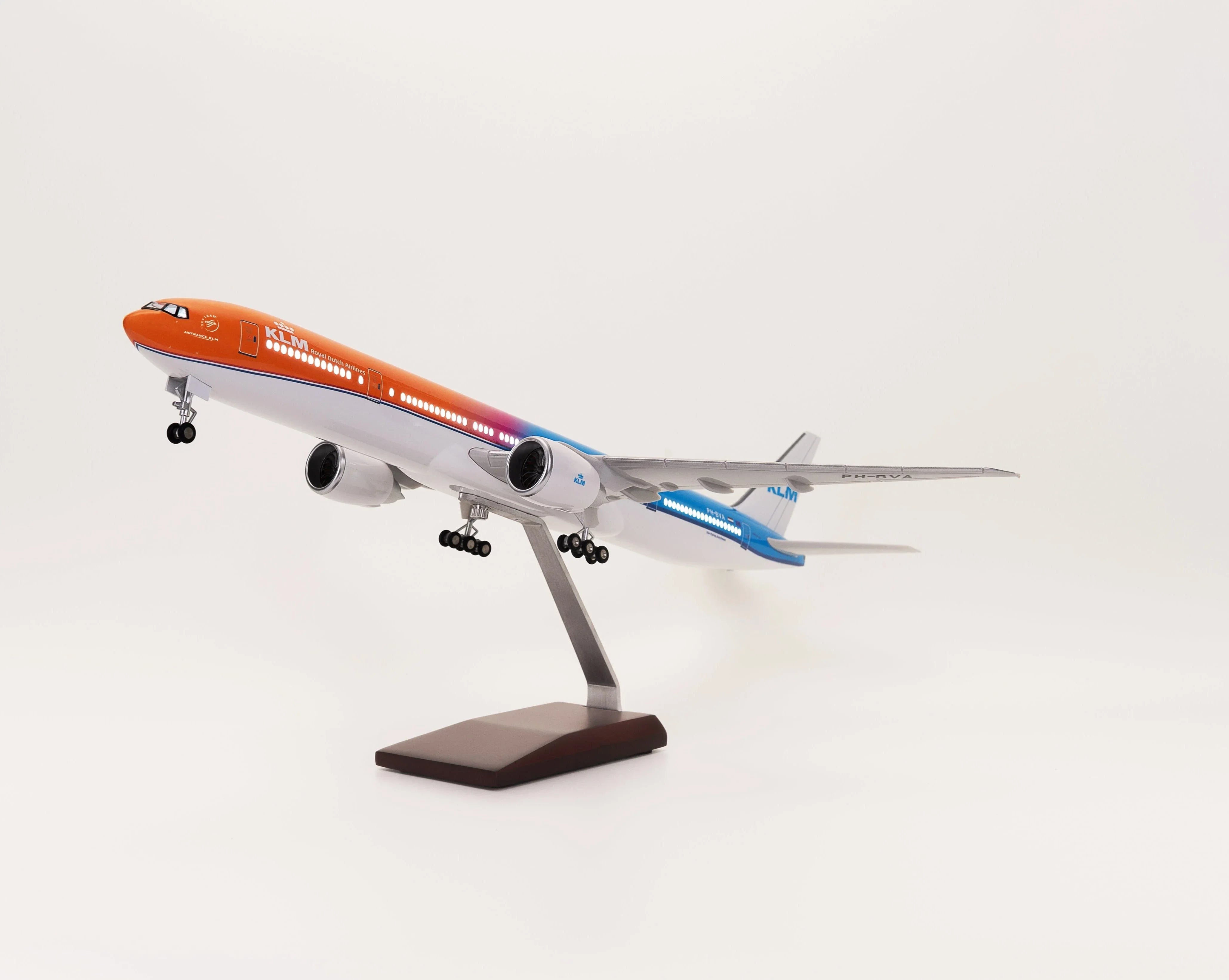 B777  KLM - ORANGE PRIDE - Scale 1/157 - 47cm - 18.5 in - Airplane Model - Gallery 6
