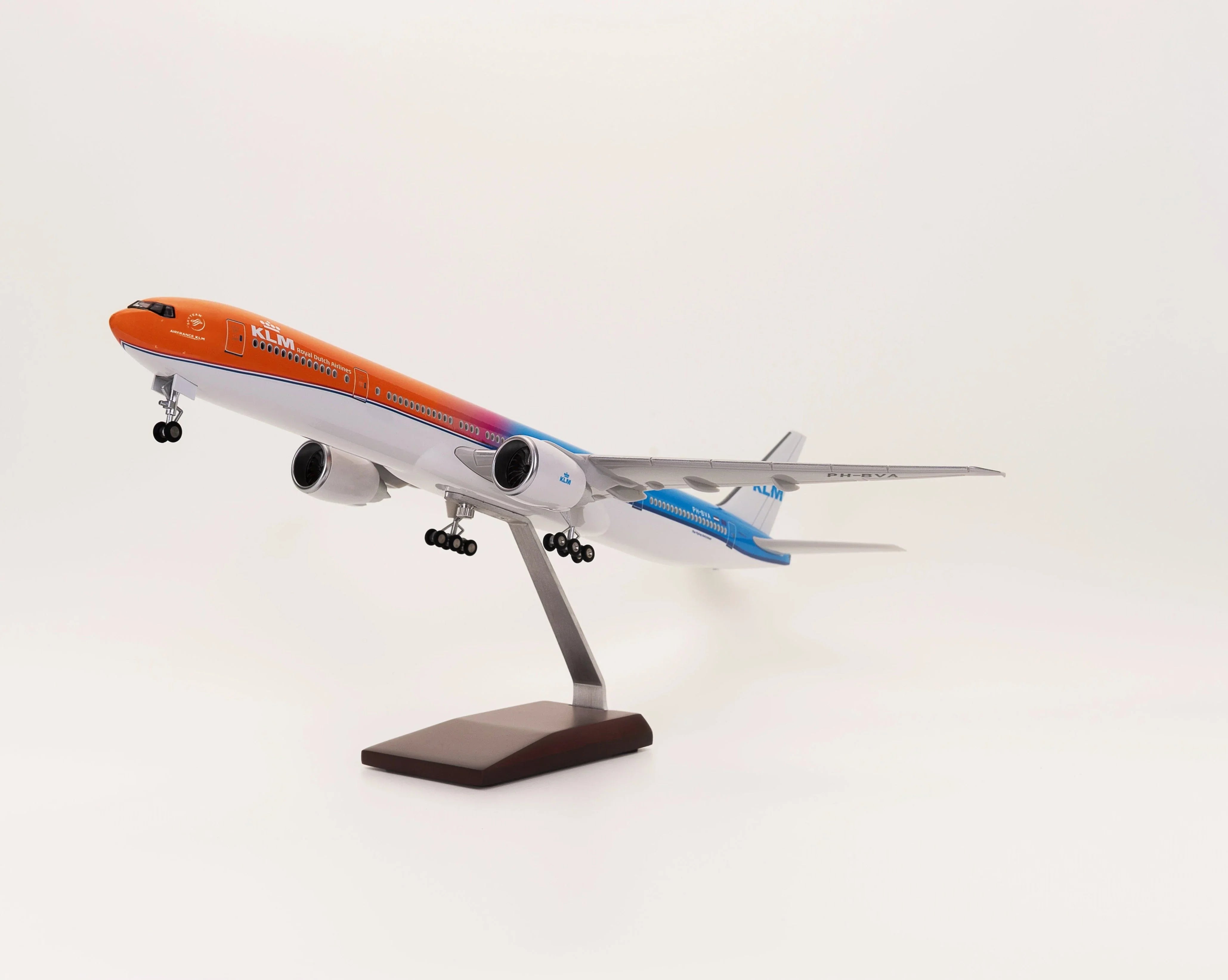 B777  KLM - ORANGE PRIDE - Scale 1/157 - 47cm - 18.5 in - Airplane Model - Gallery 9