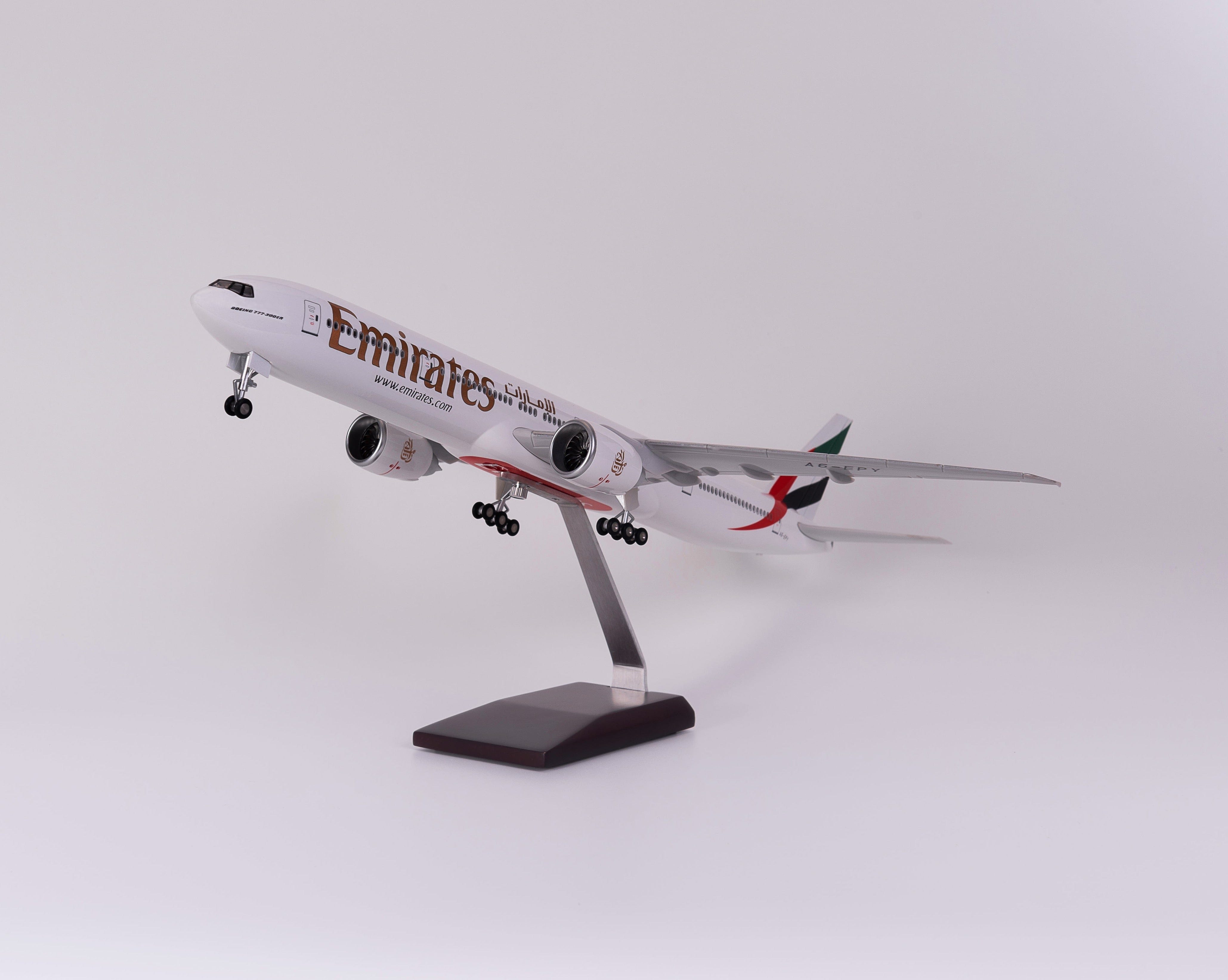 B777 Emirates - Scale 1/157 - 47cm - 18.5 in