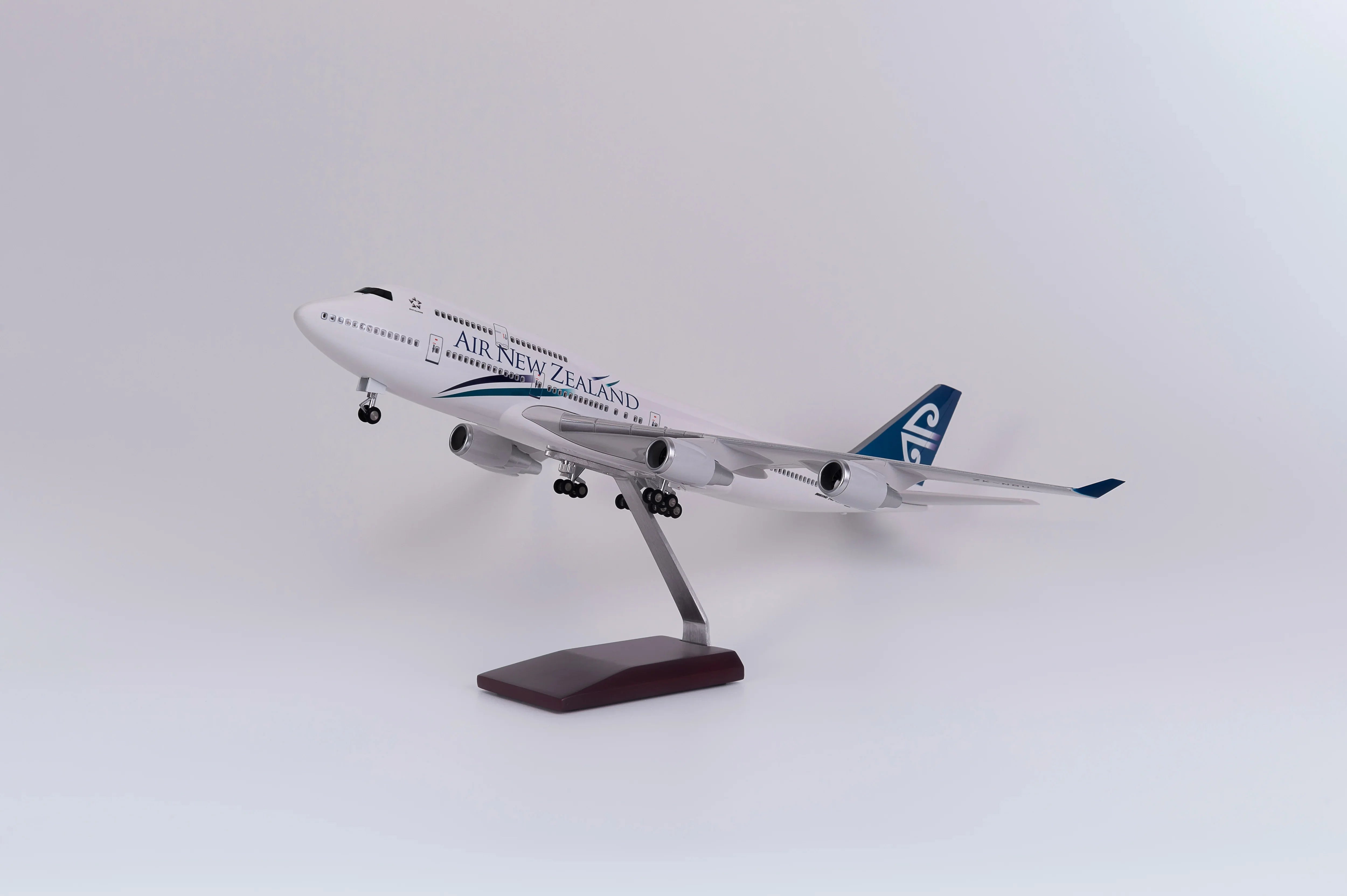 B747 Air New Zealand  - Scale 1/150 - 47cm - 18.5in - Airplane Model - Gallery 9