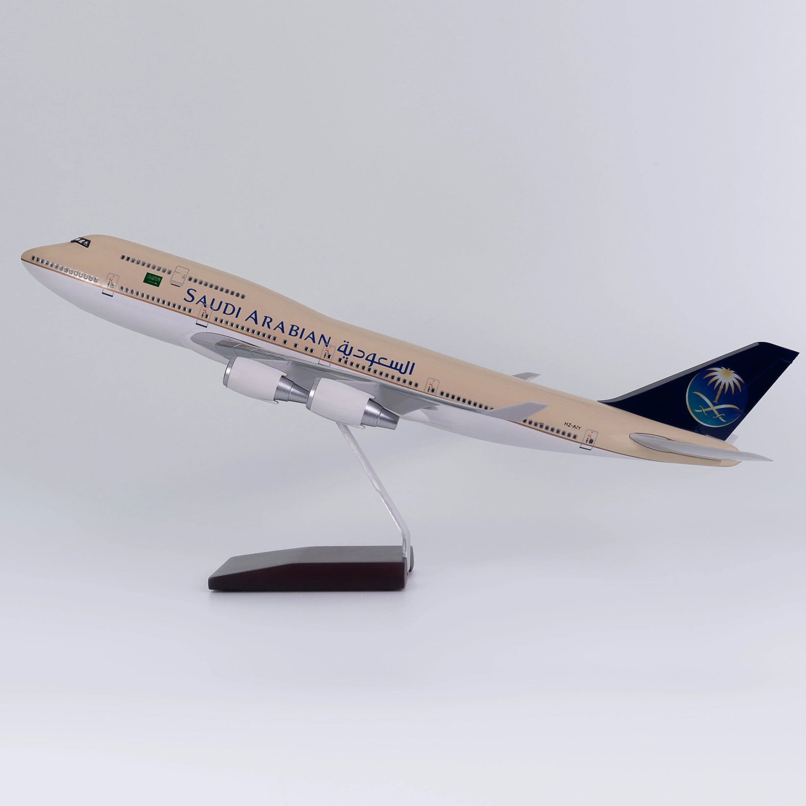 B747 Saudi Arabian Airlines - Scale 1/150 - 47cm - 18.5 in - Airplane Model - Gallery 8