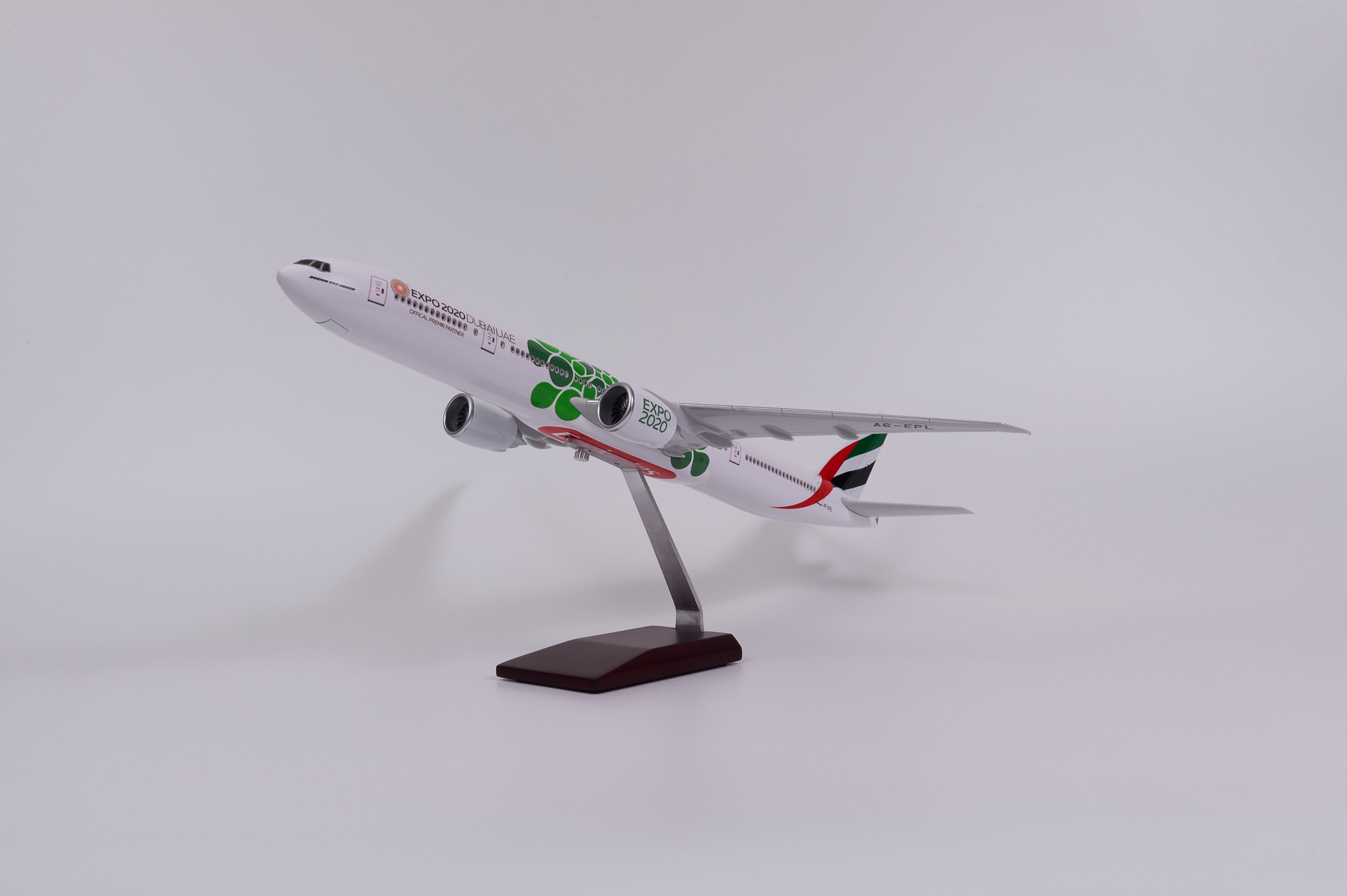 B777 Emirates EXPO 2020 - Scale 1/157 - 47cm - 18.5 in - Airplane Model