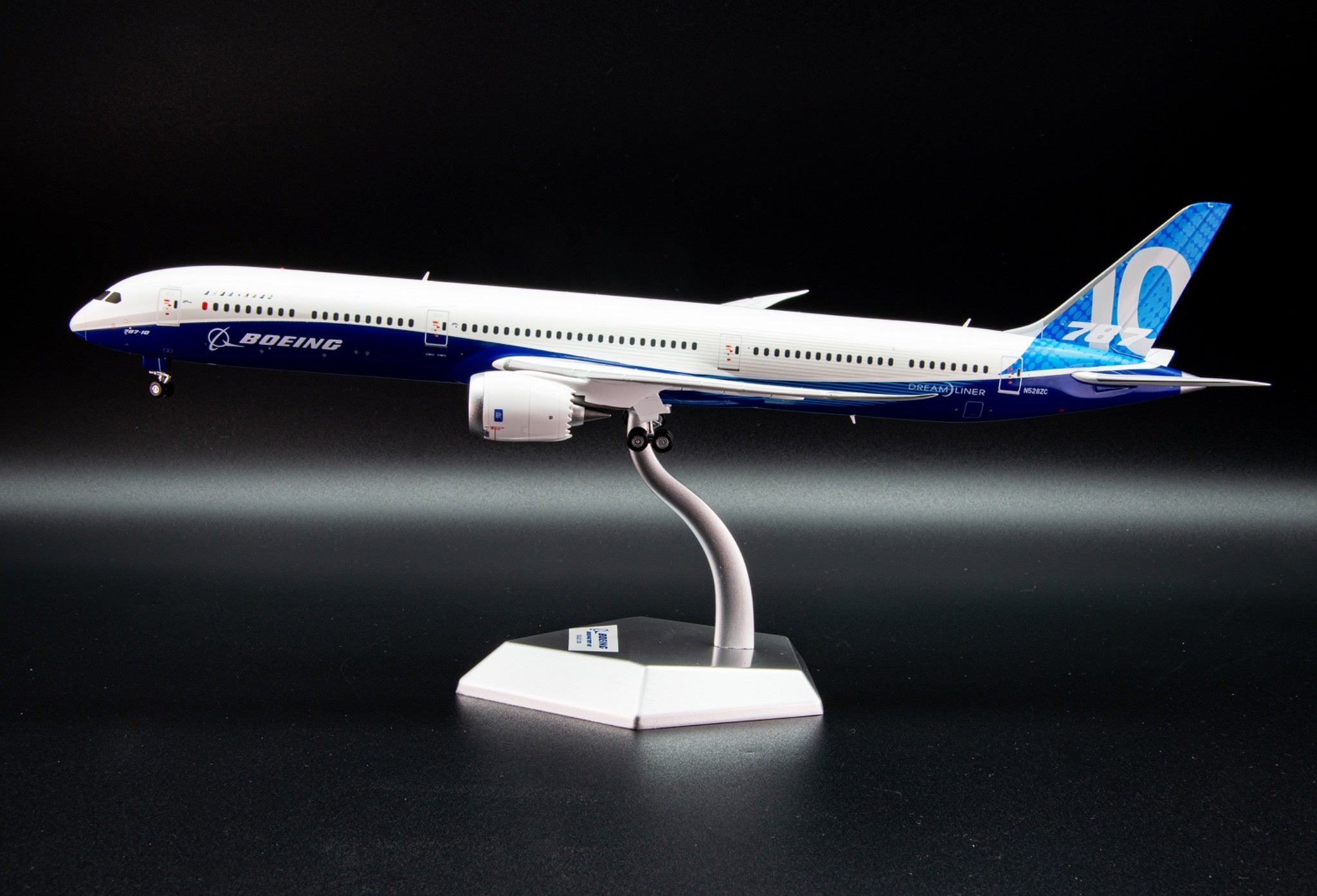 Boeing B787-10 N528ZC “House Color” – Escala 1:200 – Alas SQ – 34,3 cm