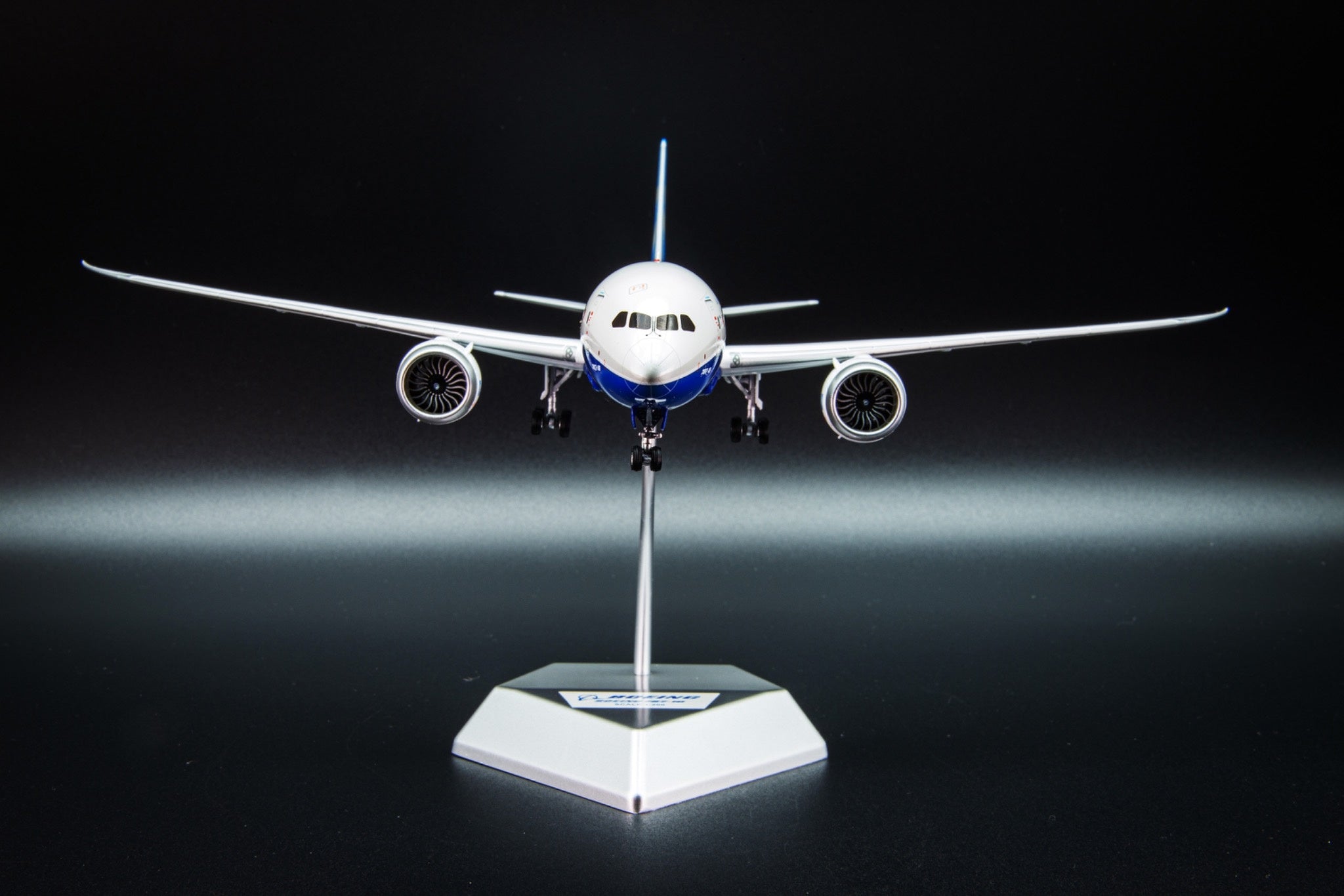 Boeing B787-10 N528ZC “House Color” – Escala 1:200 – Alas SQ – 34,3 cm