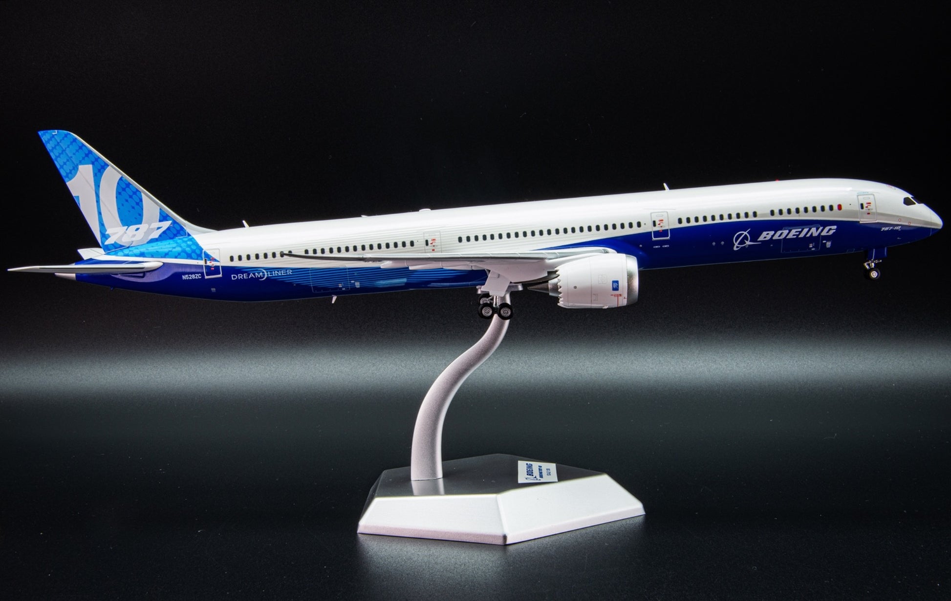 Boeing B787-10 N528ZC “House Color” – Escala 1:200 – Alas SQ – 34,3 cm