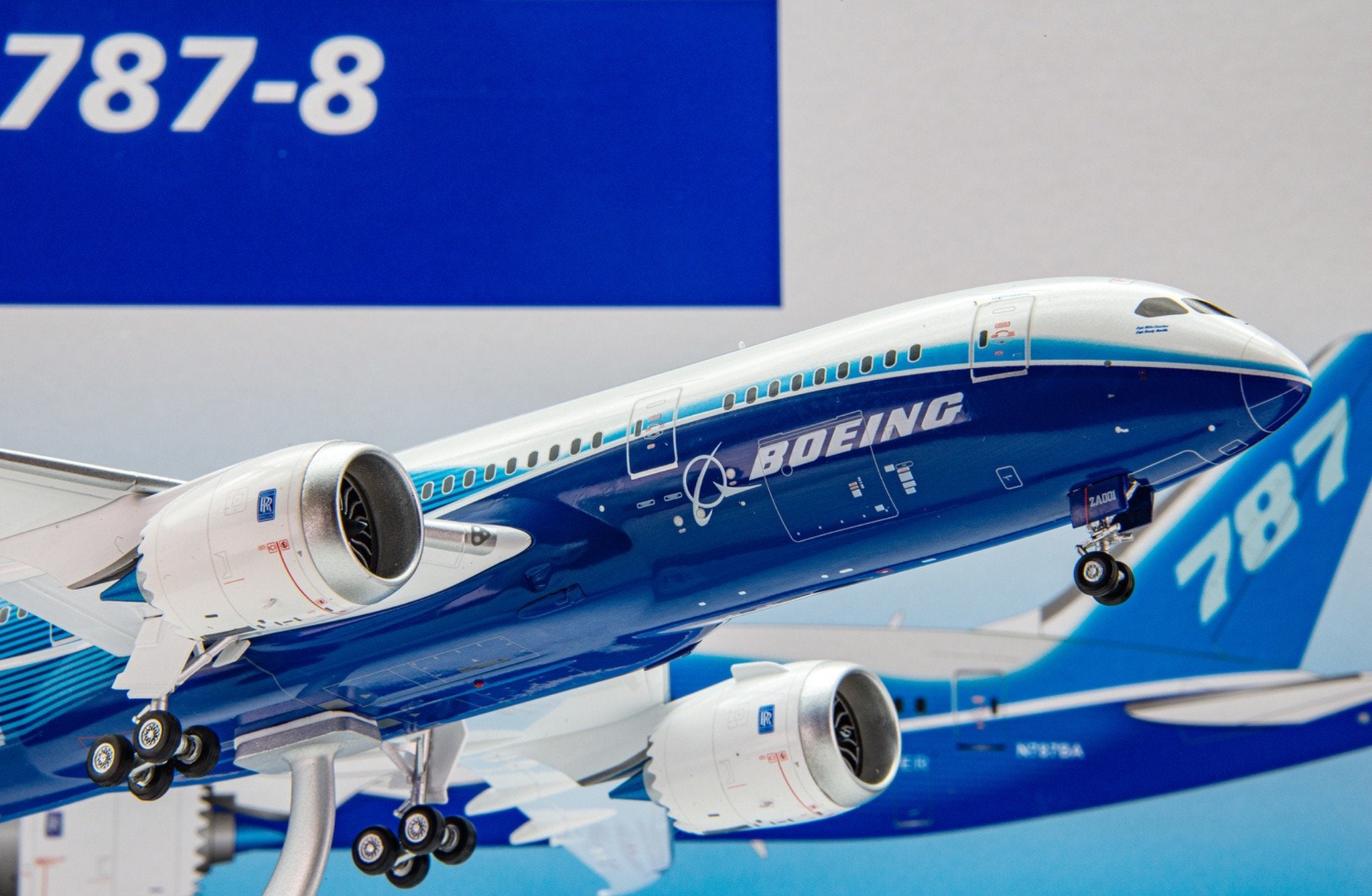 بوينج B787-8 N787BA – مقياس 1:200 – أجنحة مربعة – 28.35 سم