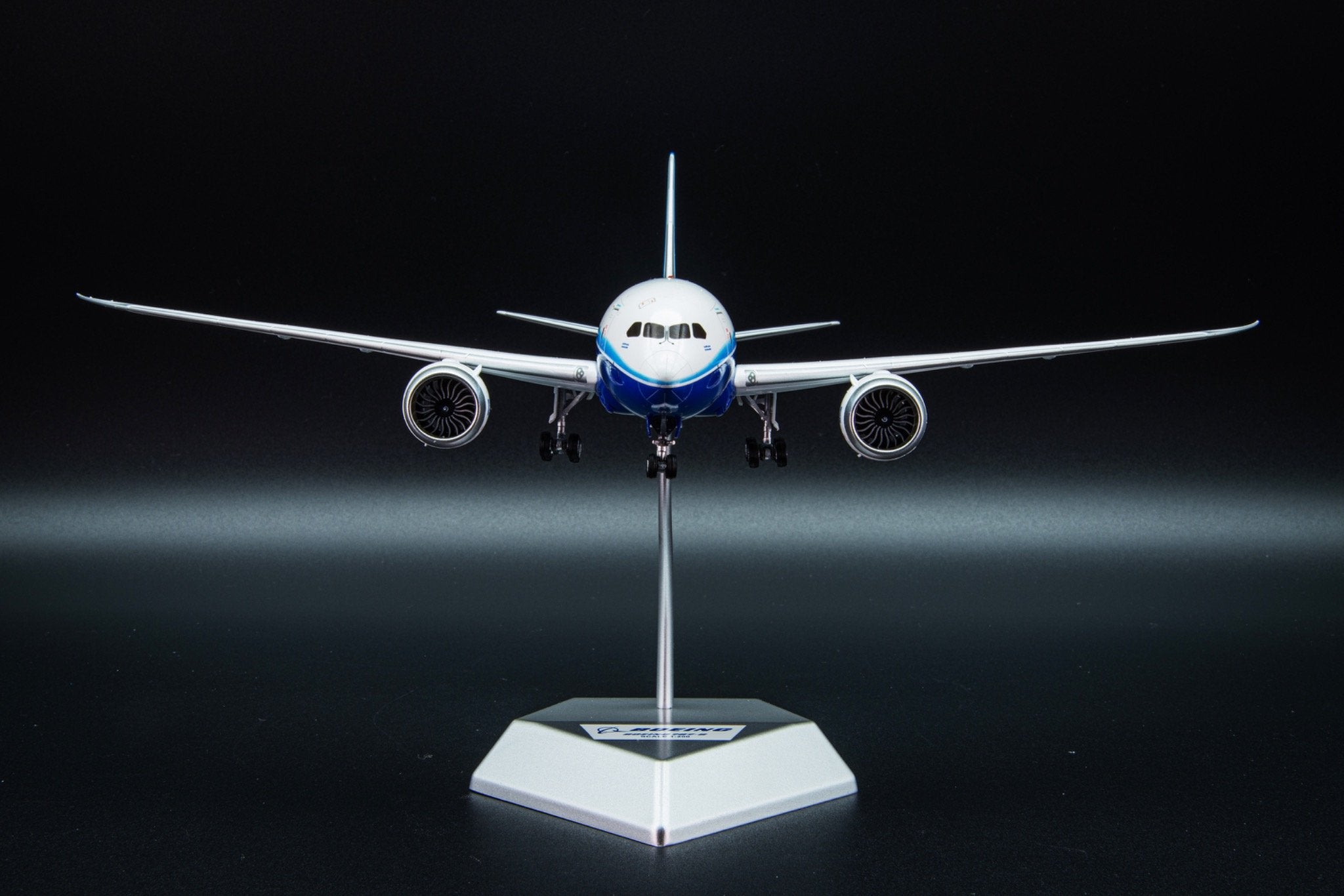 بوينج B787-8 N787BA – مقياس 1:200 – أجنحة مربعة – 28.35 سم