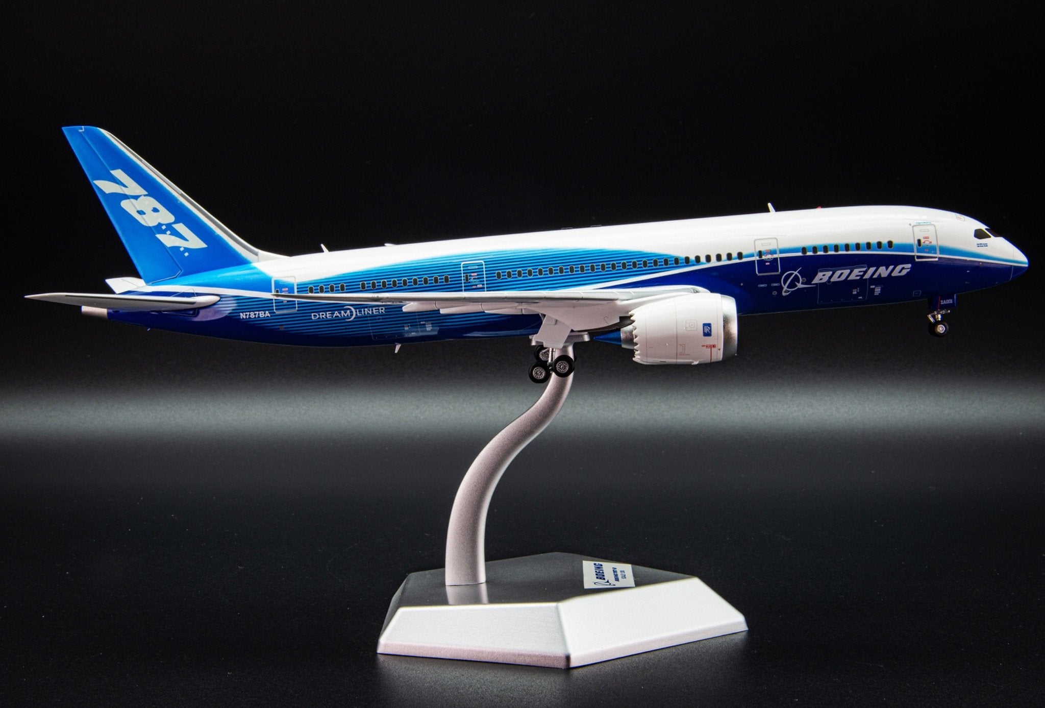 بوينج B787-8 N787BA – مقياس 1:200 – أجنحة مربعة – 28.35 سم
