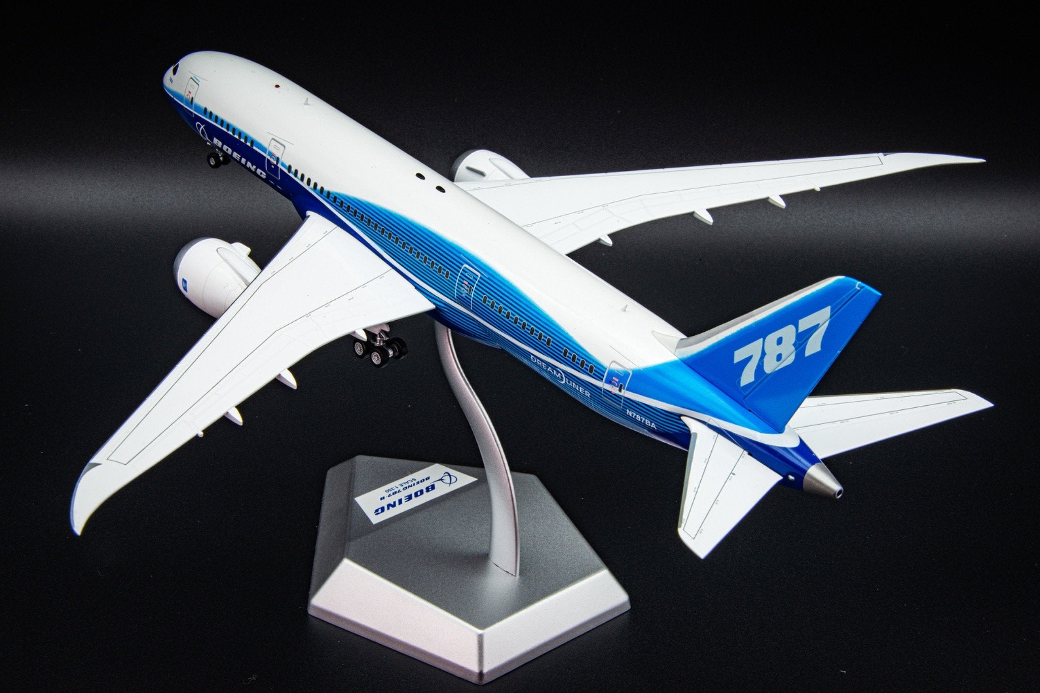بوينج B787-8 N787BA – مقياس 1:200 – أجنحة مربعة – 28.35 سم