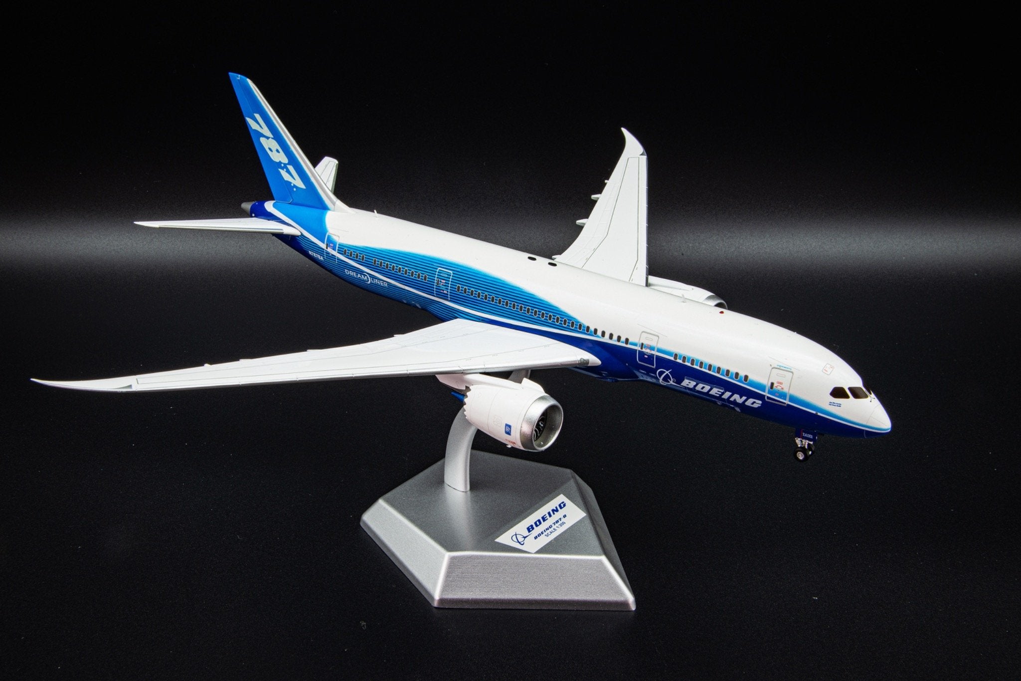 Boeing B787-8 N787BA – Scale 1:200 – SQ Wings – 28.35 cm