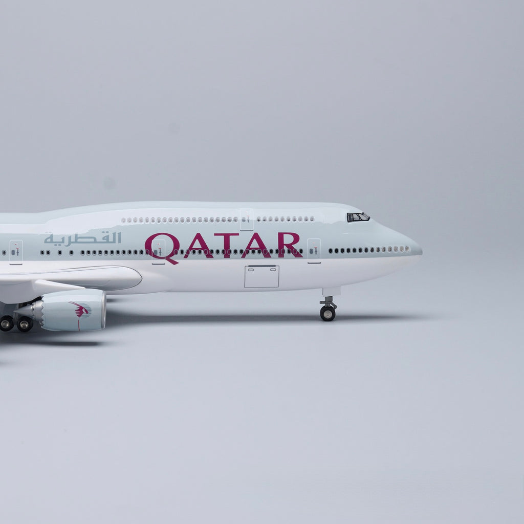 B747 QATAR - SCALE 1/150 - 47CM - 18.5 IN - AIRPLANE MODEL