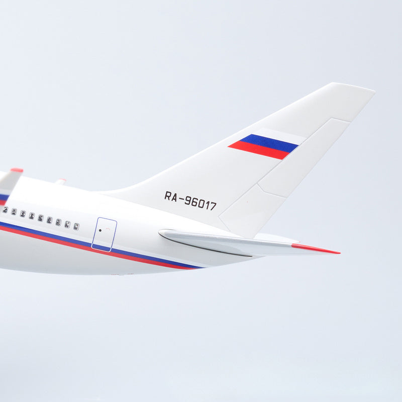 Avión presidencial de Rusia Ilyushin Il-96-300 1:120 – 46 cm / 18.1 in – Luces LED - Image 4