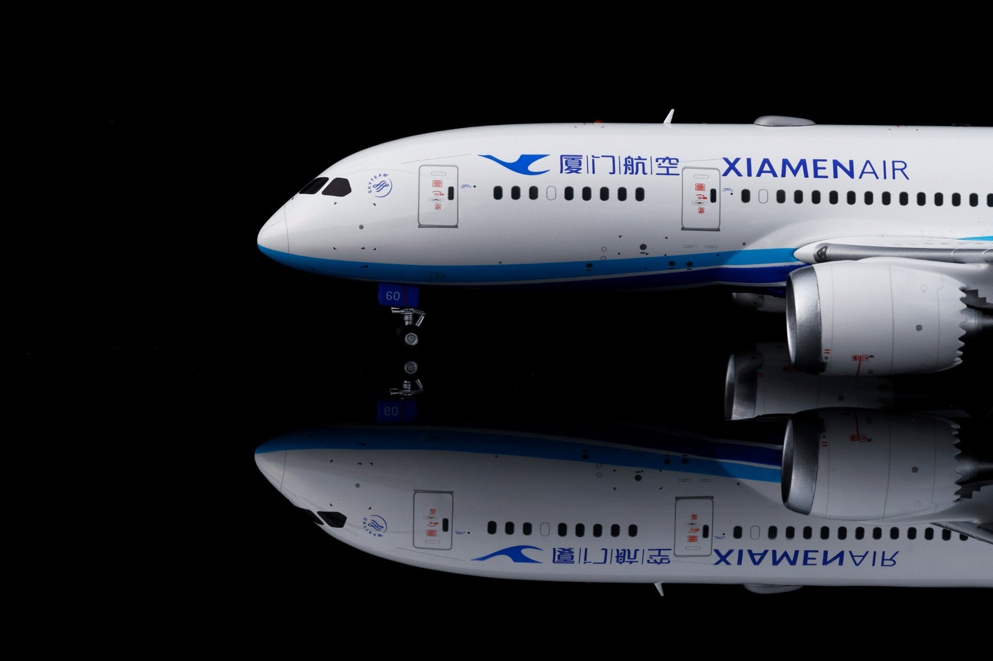 Xiamen Airlines Boeing 787-8 B-2760 – Scale 1:200 – SQ Wings – 28.3 cm