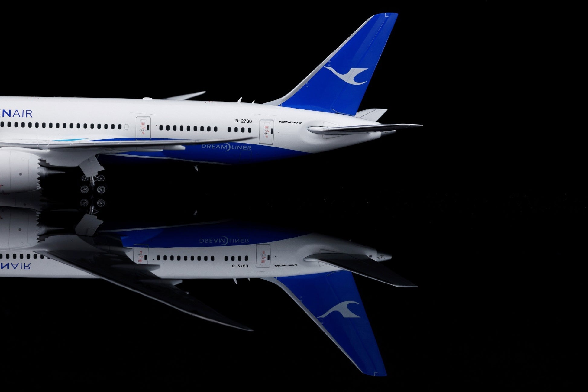 Xiamen Airlines Boeing 787-8 B-2760 – Scale 1:200 – SQ Wings – 28.3 cm