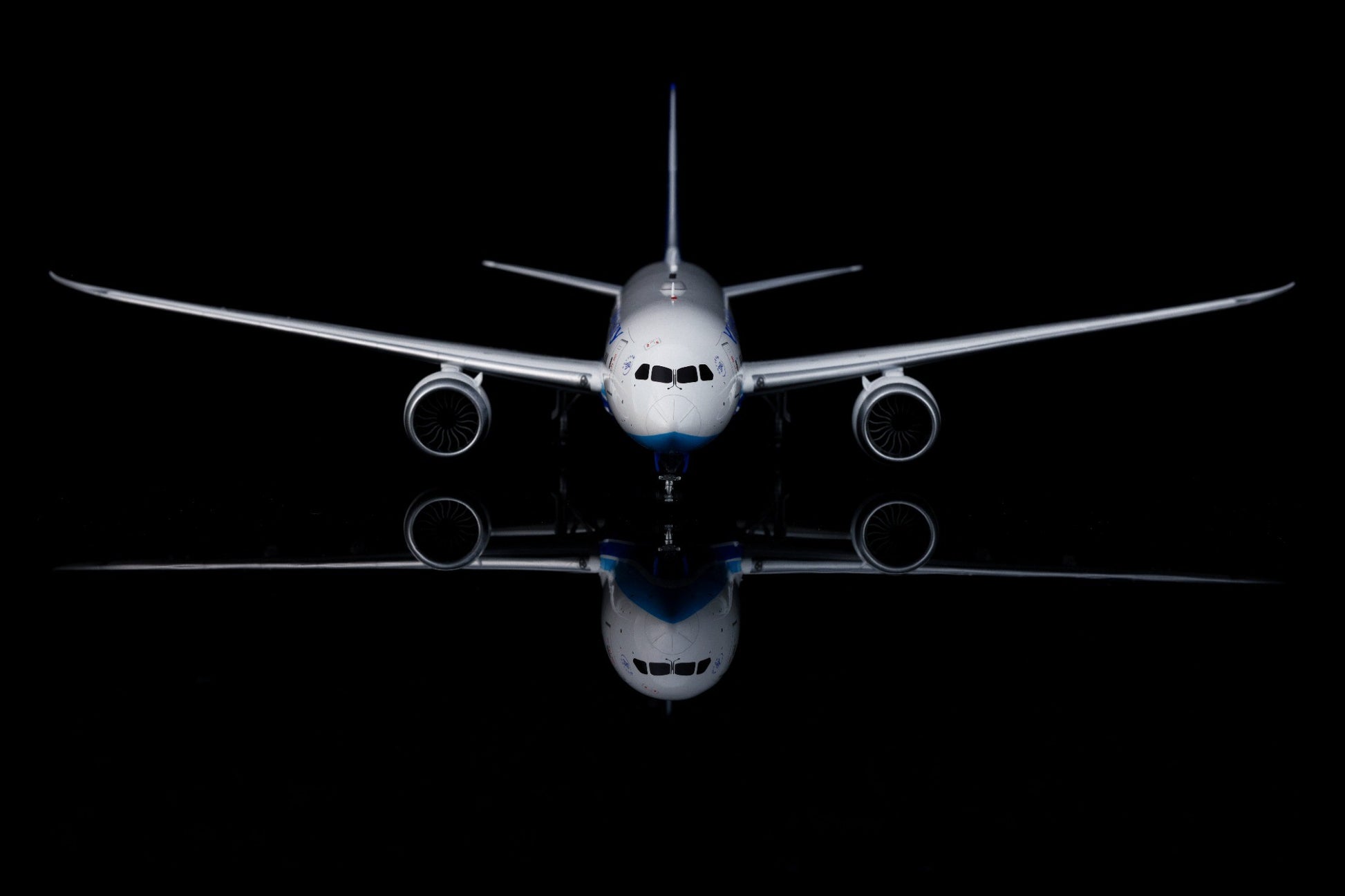 Xiamen Airlines Boeing 787-8 B-2760 – Scale 1:200 – SQ Wings – 28.3 cm