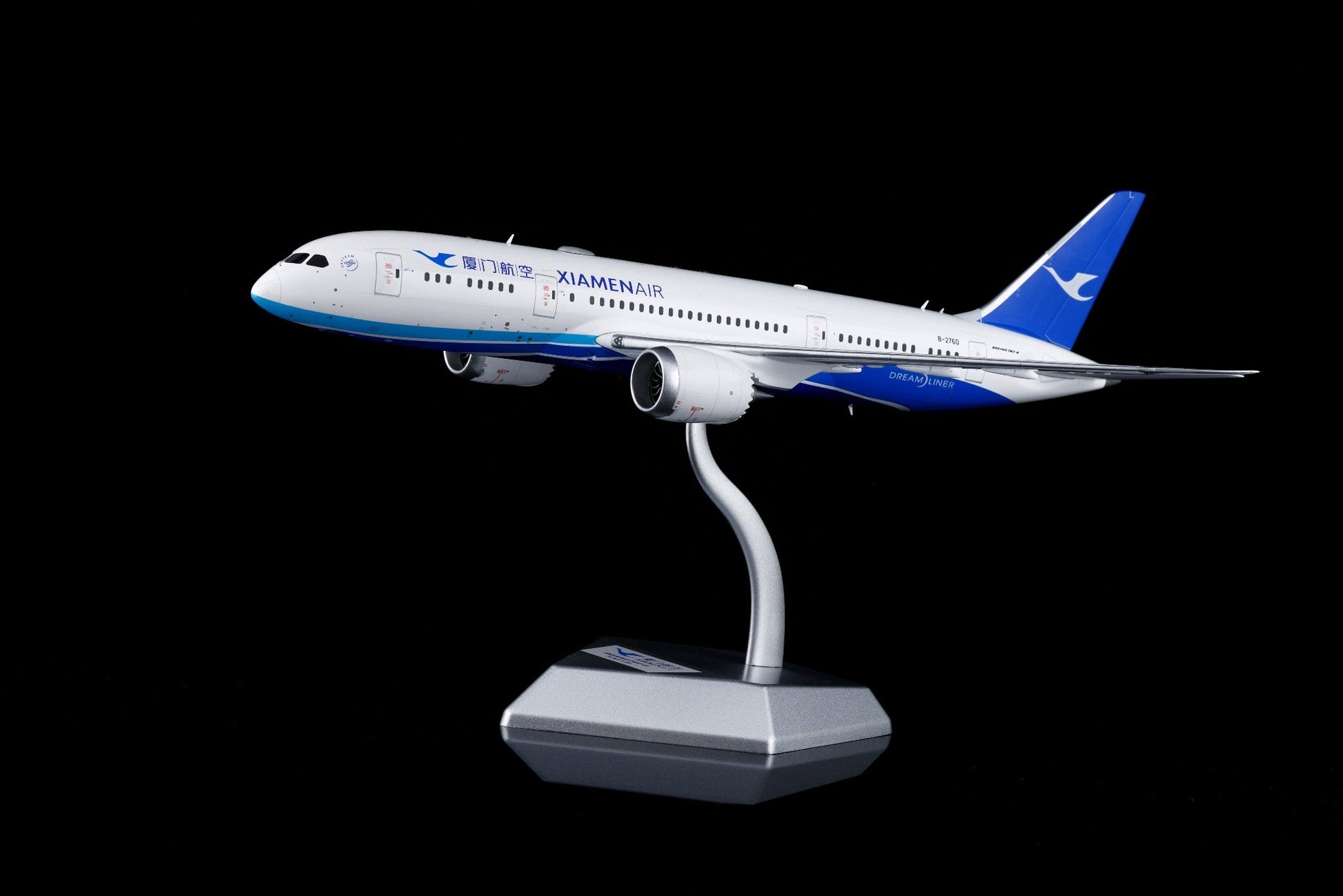 Xiamen Airlines Boeing 787-8 B-2760 – Scale 1:200 – SQ Wings – 28.3 cm