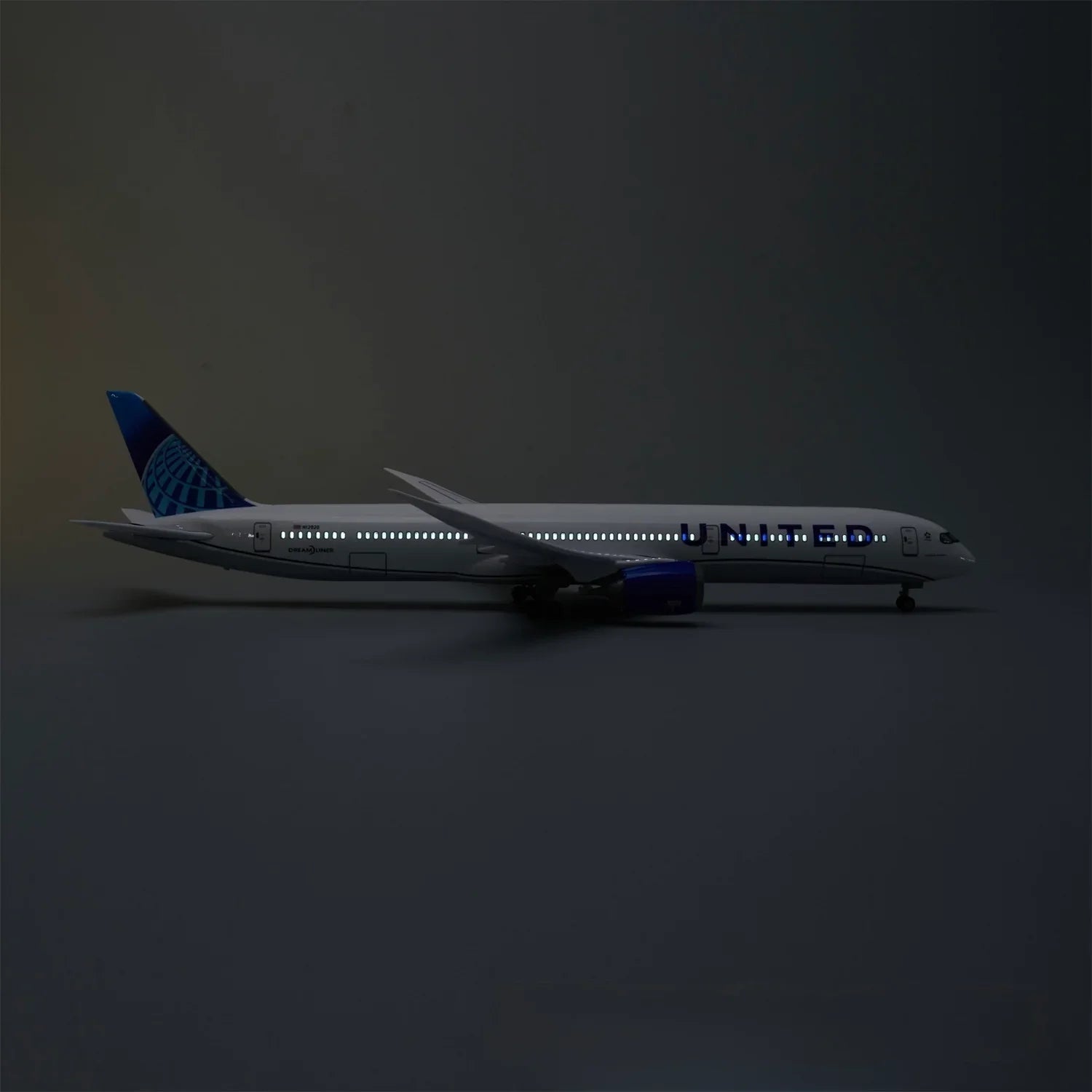 United Airlines Boeing 787-10 1:145 – 47 cm / 18,5 in – Luces LED - Gallery 4
