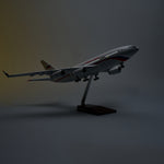 Avión presidencial de Rusia Ilyushin Il-96-300 1:120 – 46 cm / 18.1 in – Luces LED - Thumbnail 9